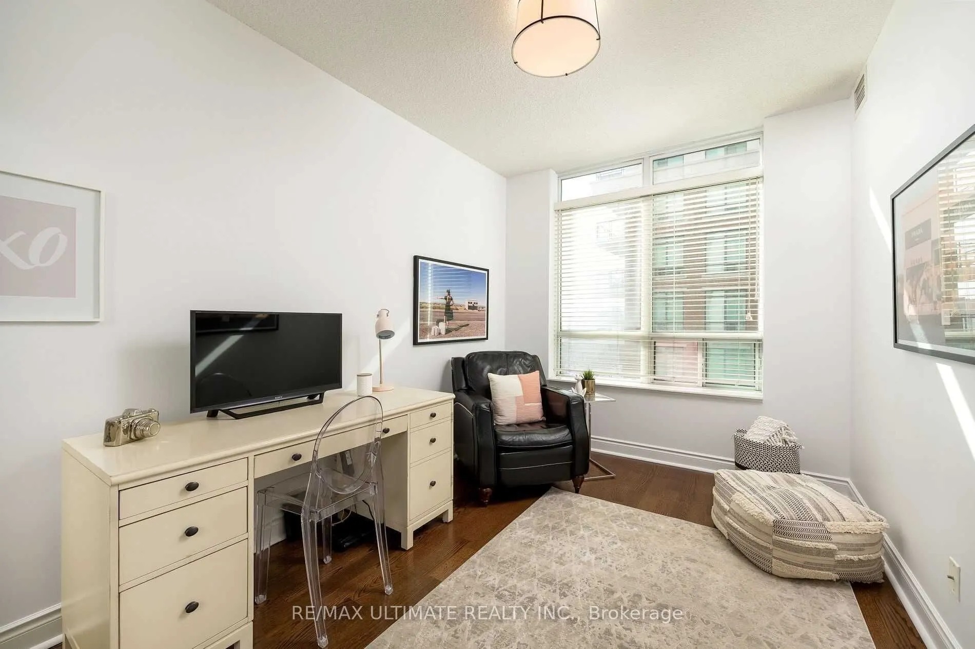 319 Merton Street, #1009