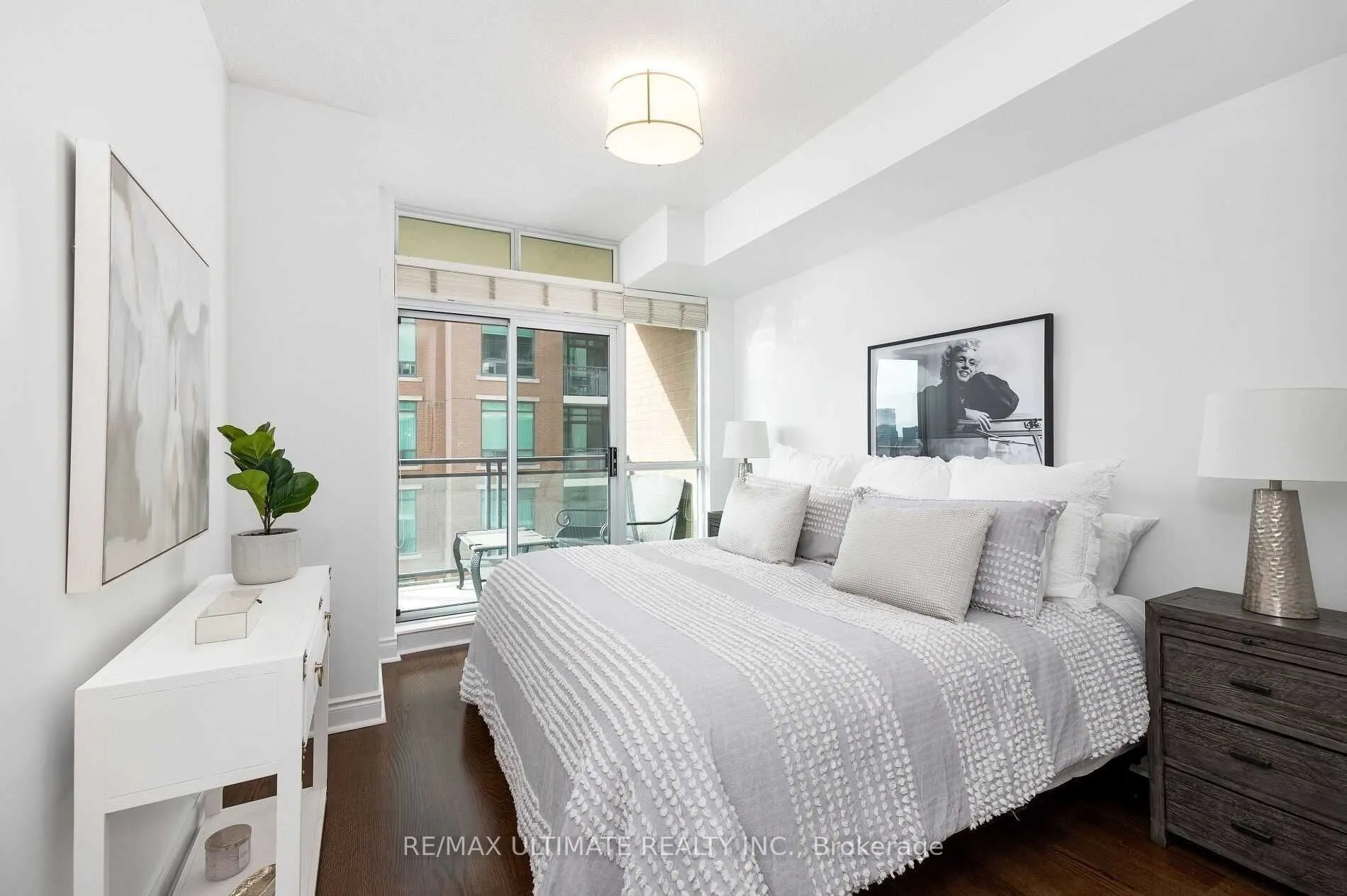 319 Merton Street, #1009