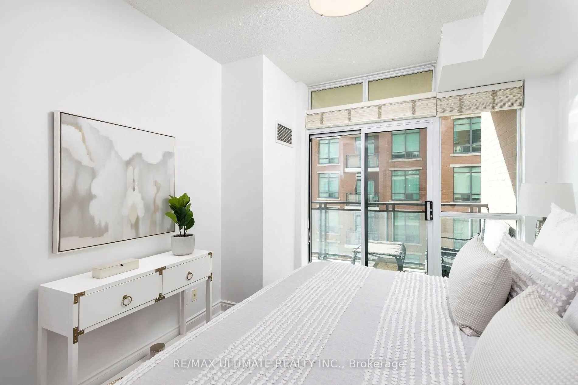 319 Merton Street, #1009