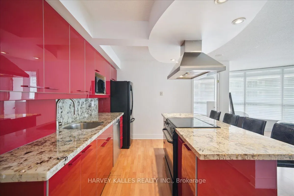 550 Queens Quay W, #809