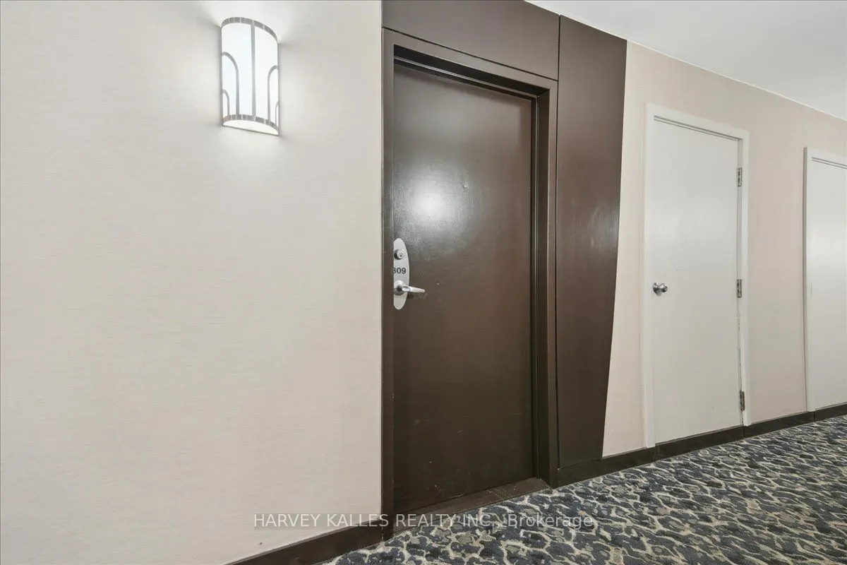 550 Queens Quay W, #809