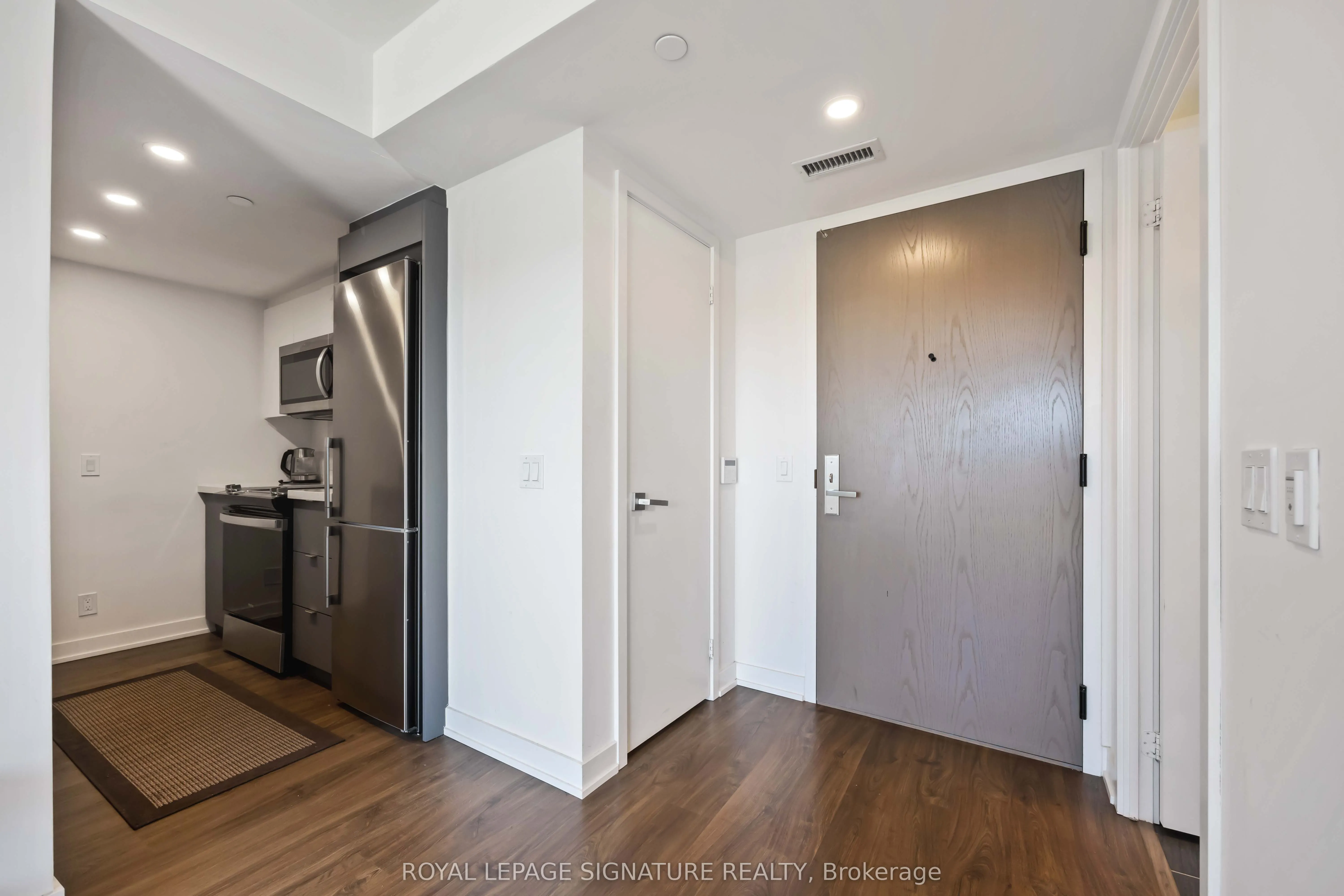 30 Tretti Way, #216