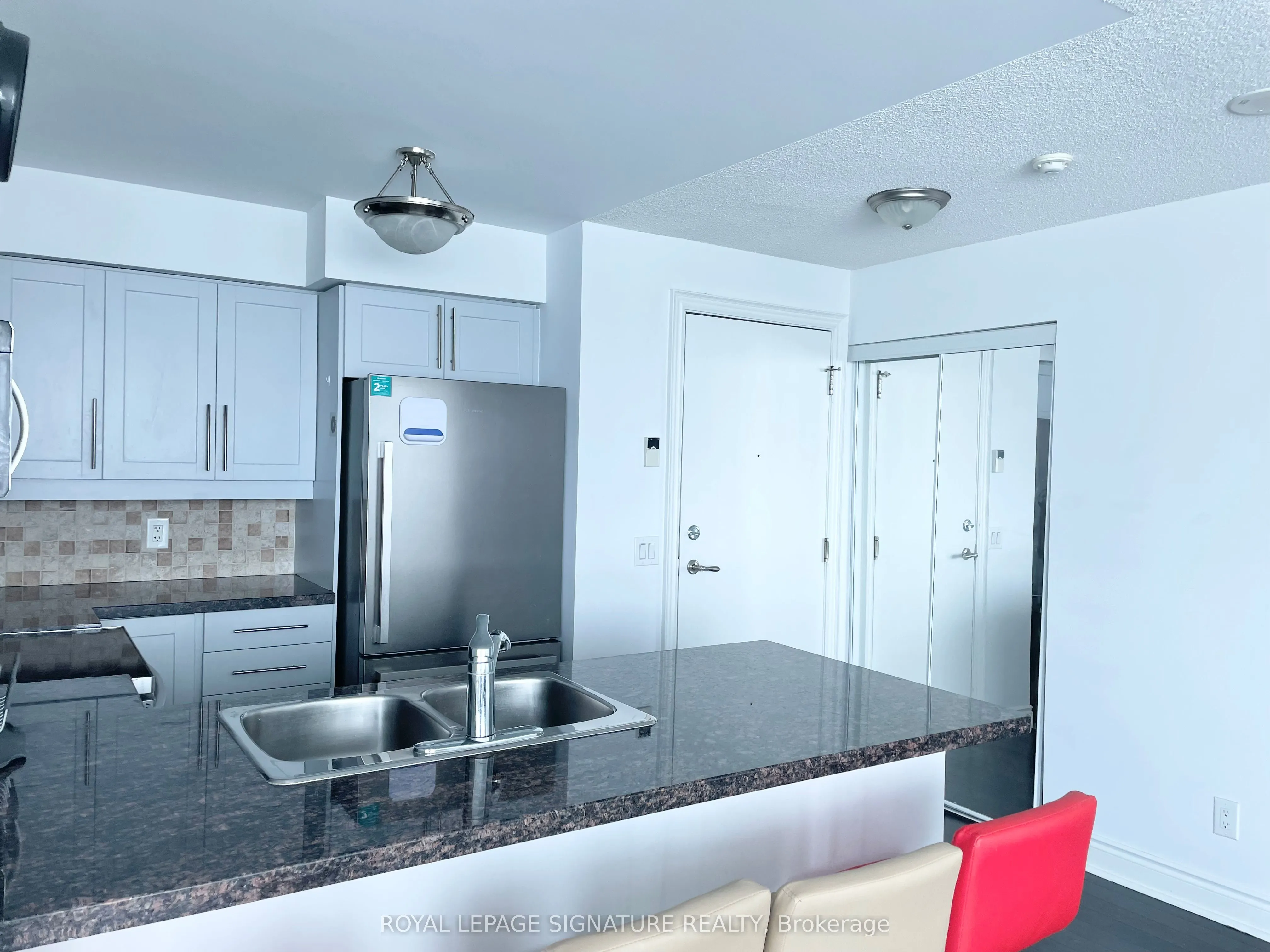 25 Greenview Avenue, #819