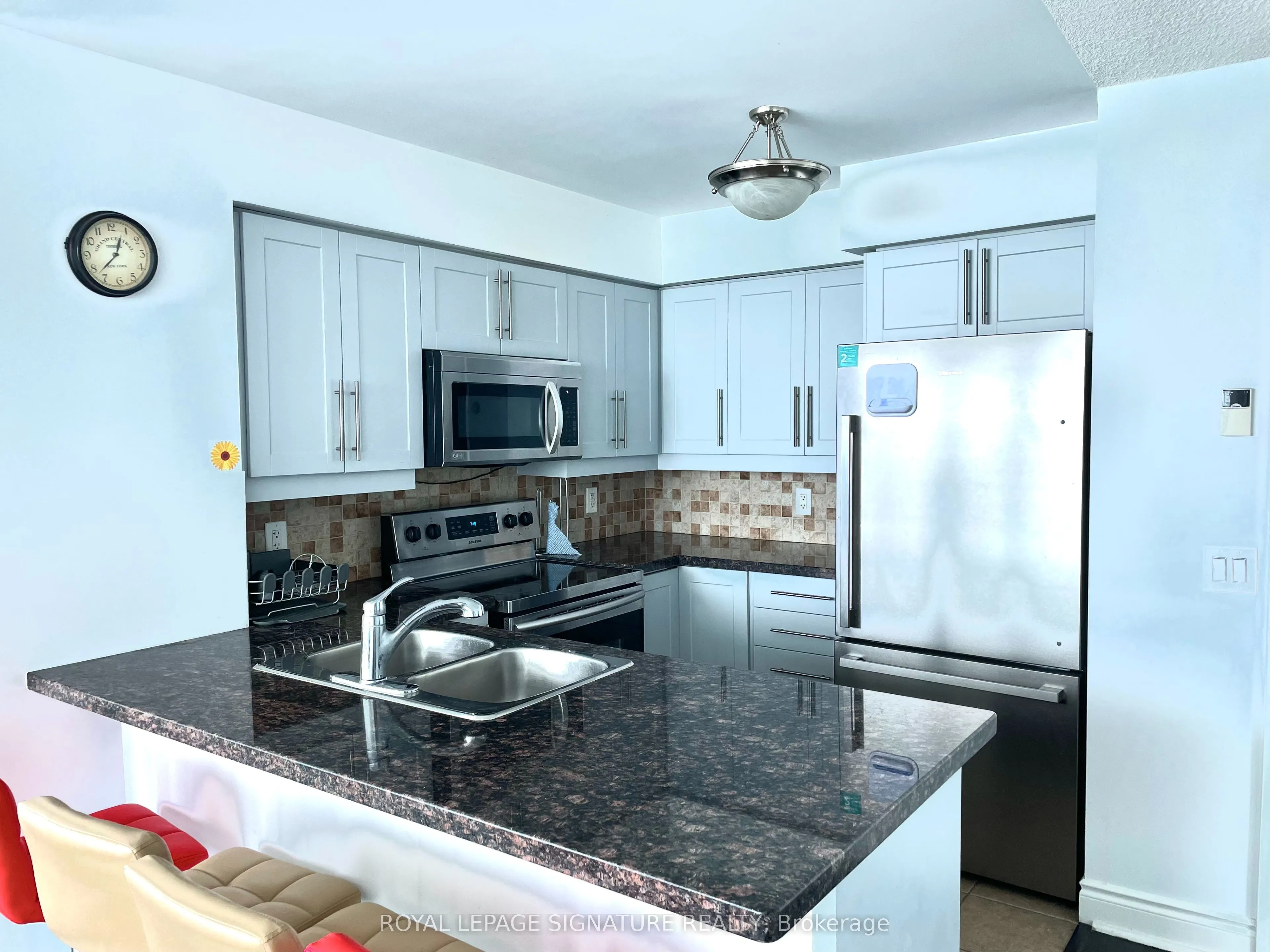 25 Greenview Avenue, #819