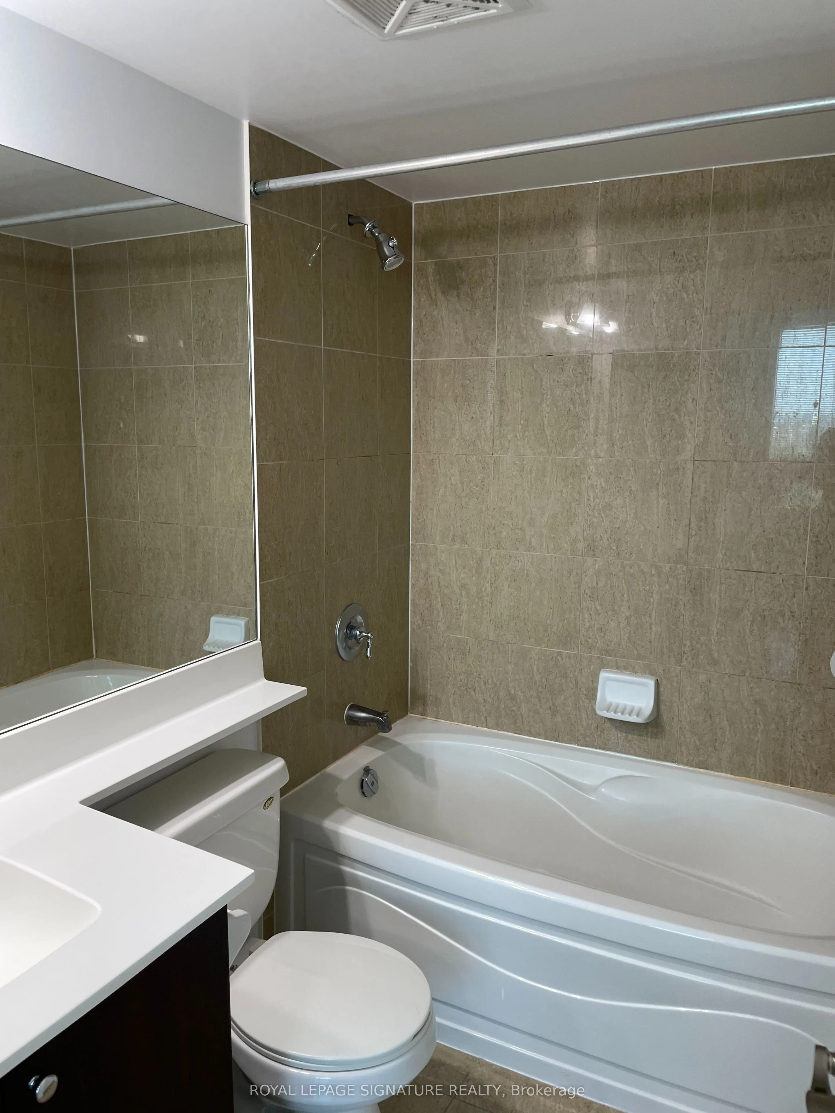 25 Greenview Avenue, #819