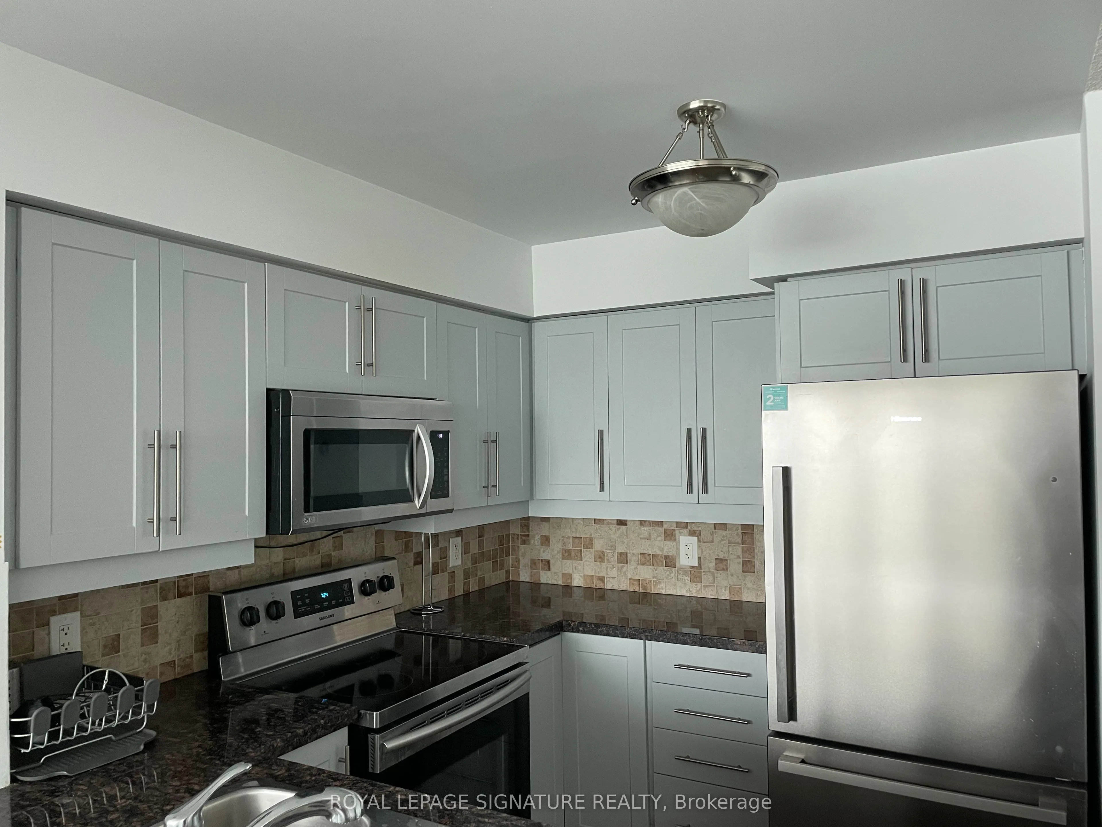 25 Greenview Avenue, #819