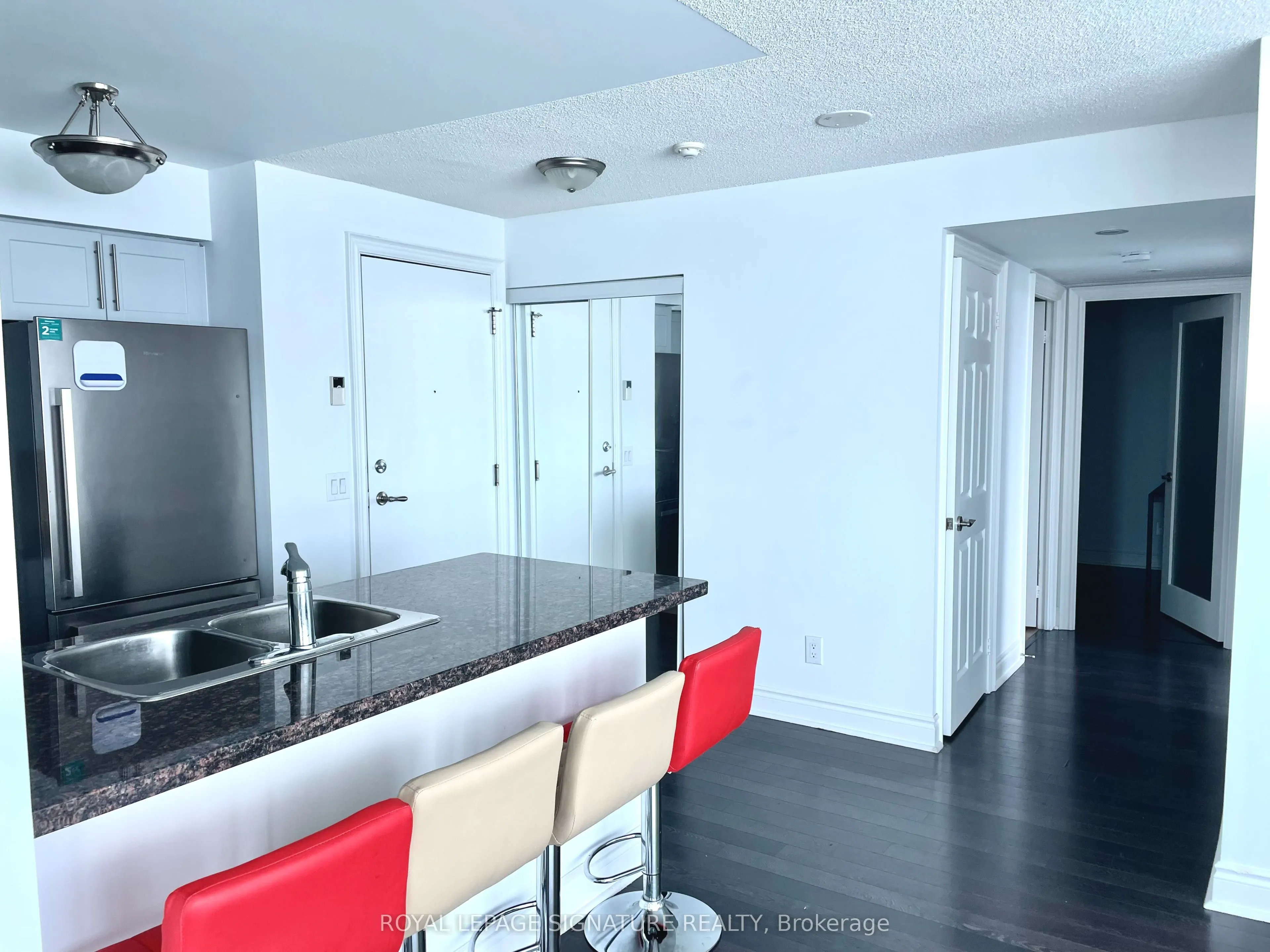 25 Greenview Avenue, #819