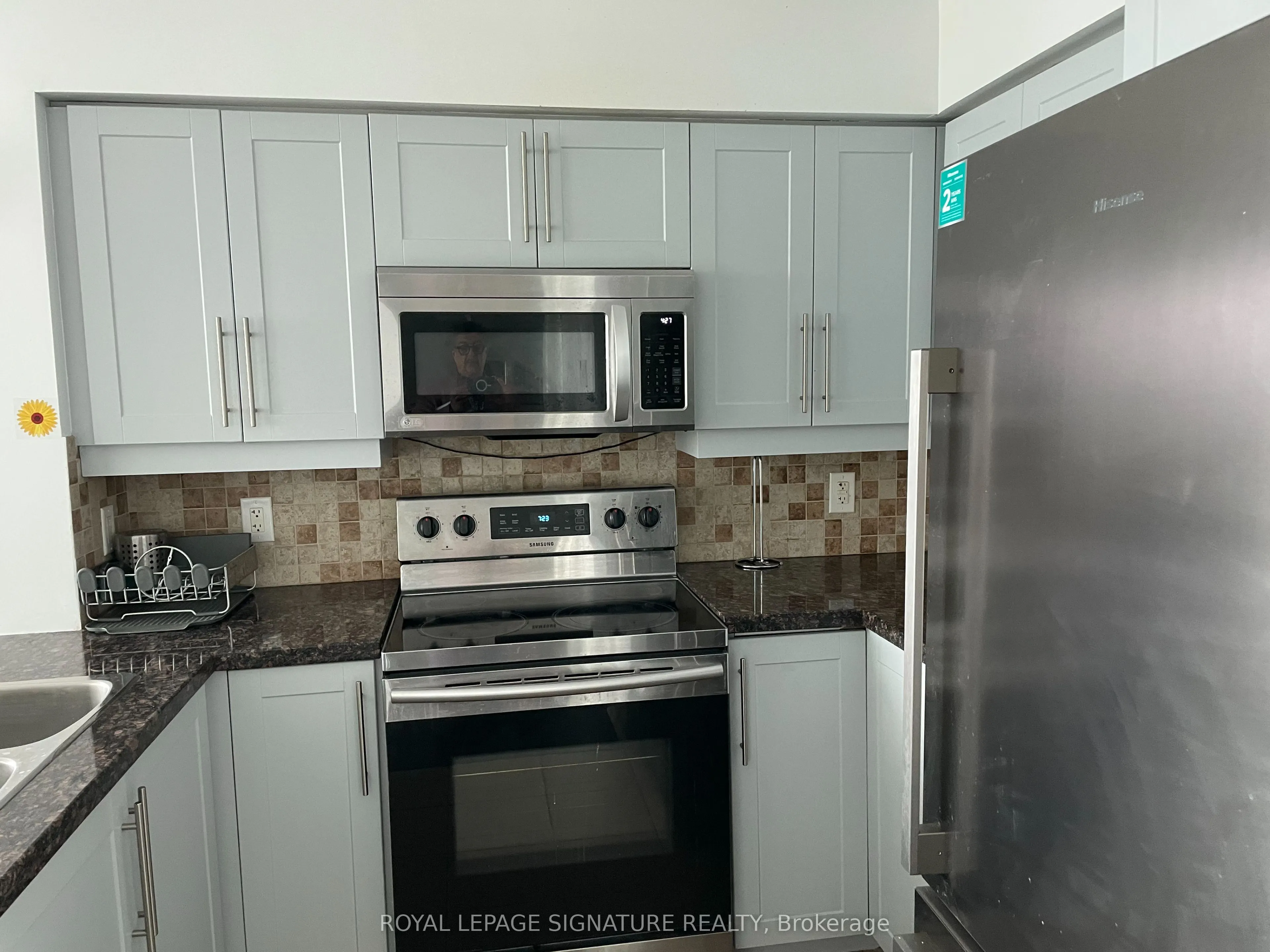 25 Greenview Avenue, #819