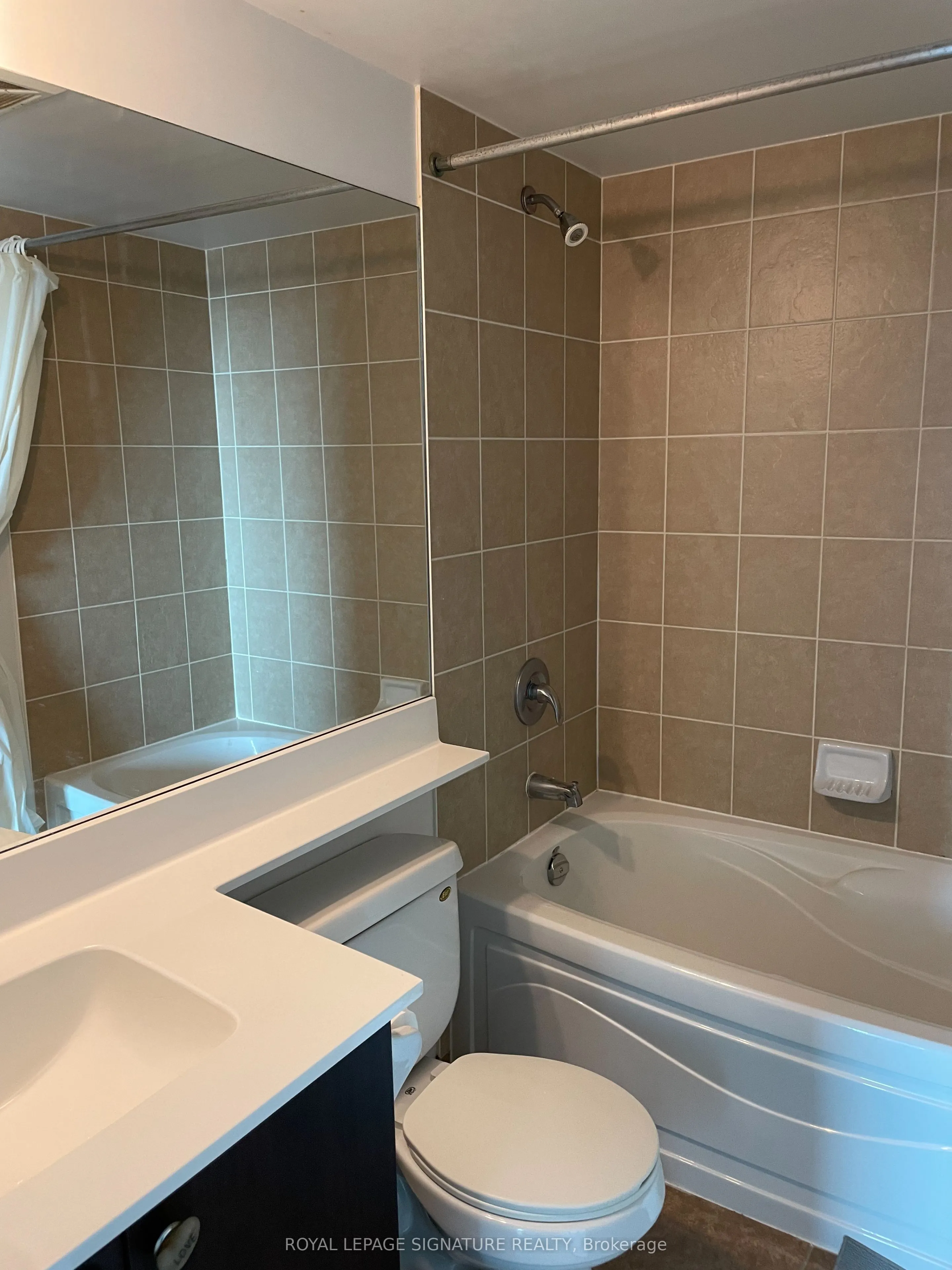 25 Greenview Avenue, #819