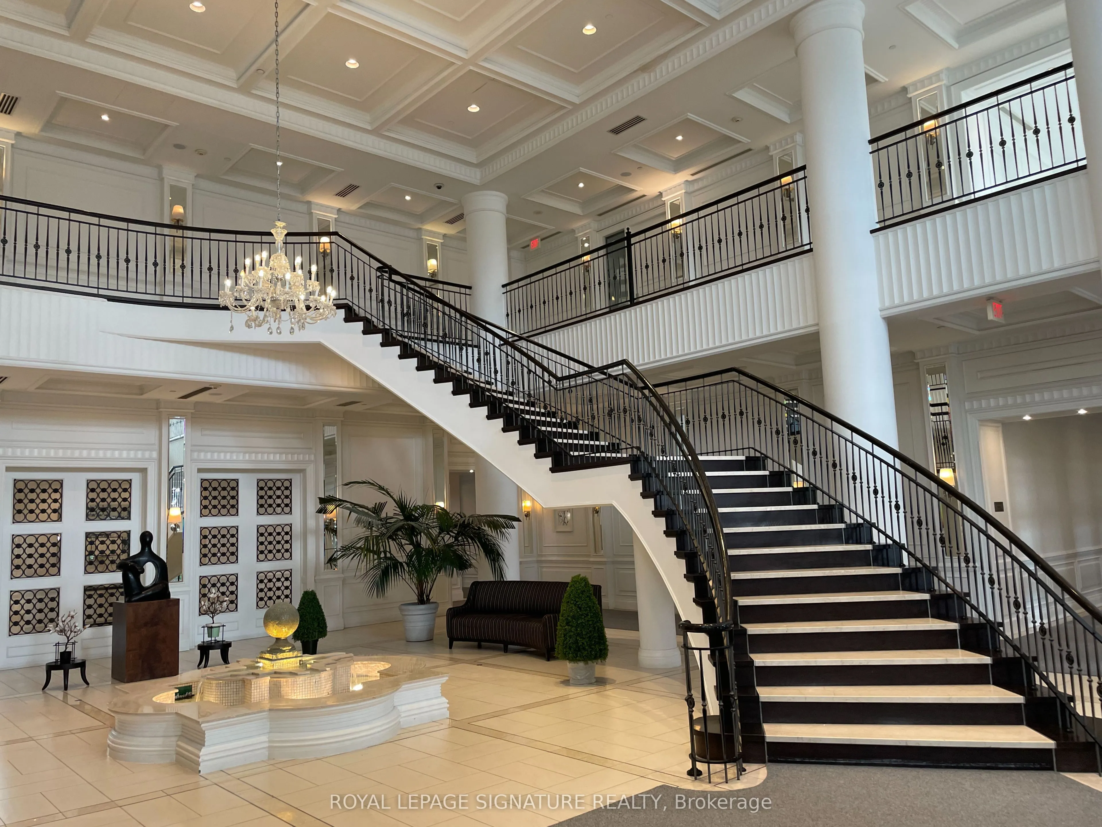 25 Greenview Avenue, #819