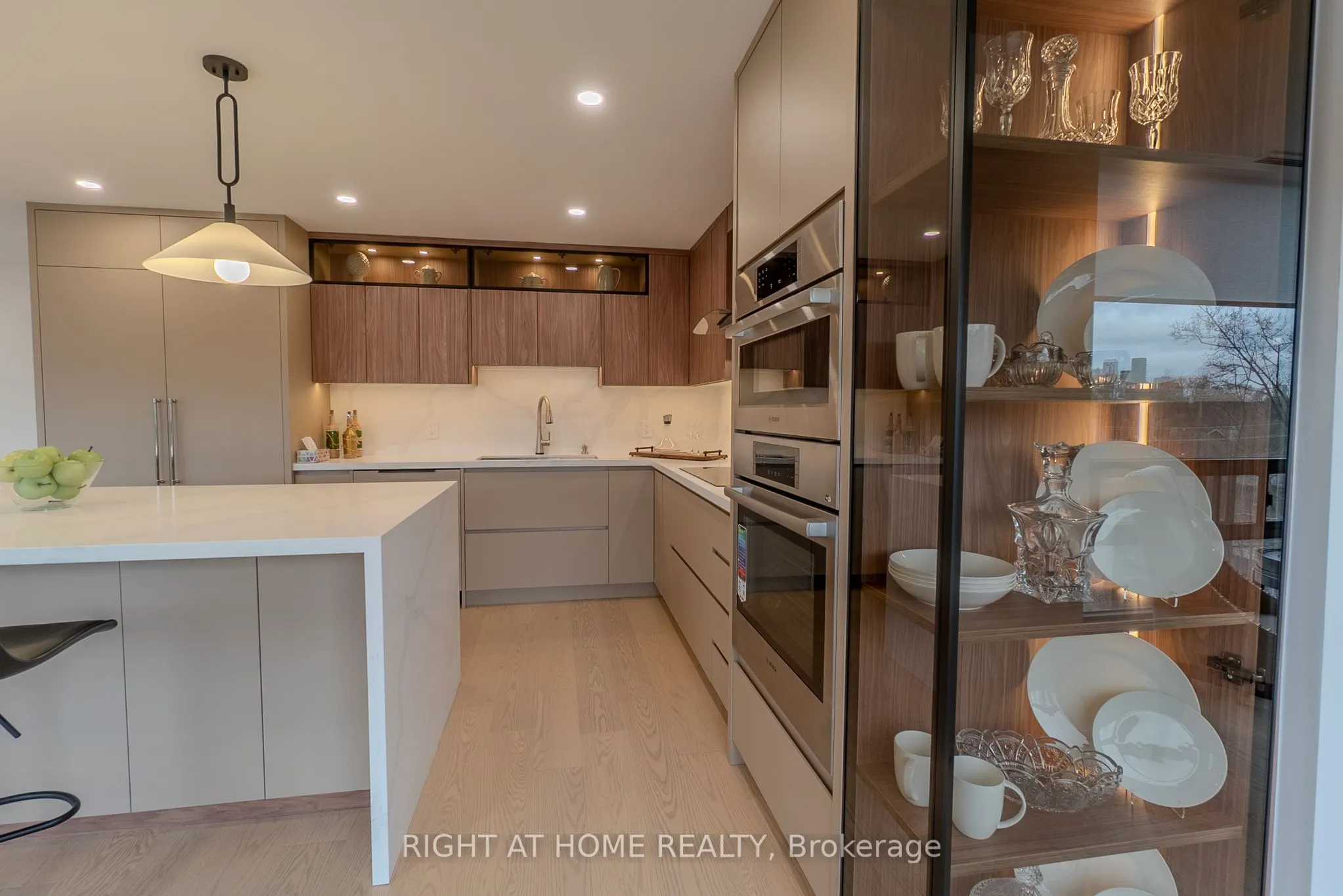 447 Walmer Road, #608