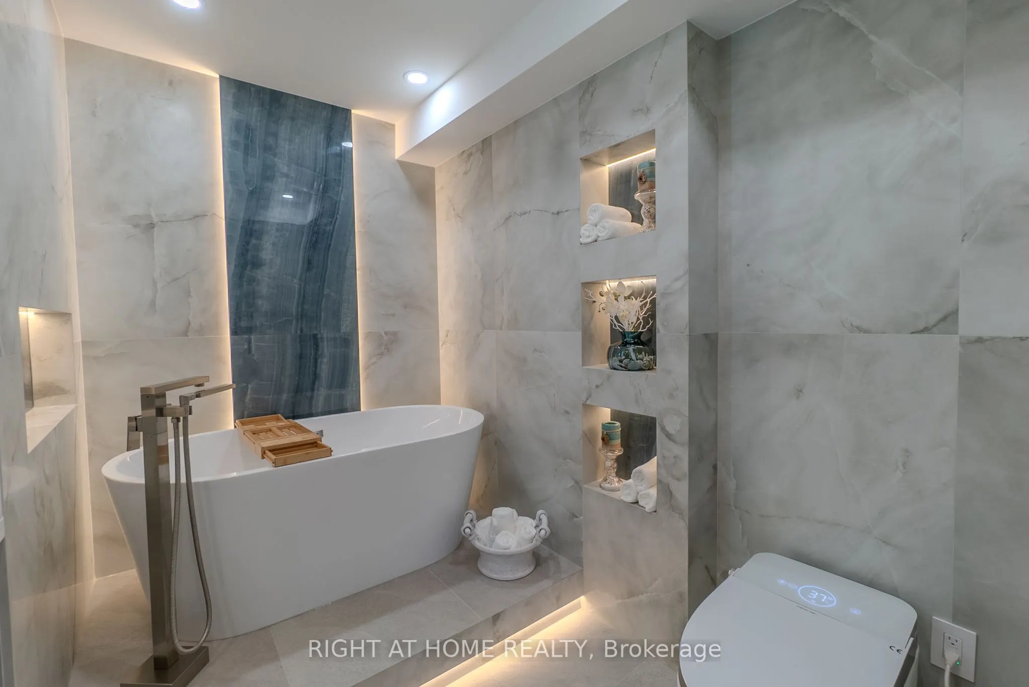 447 Walmer Road, #608