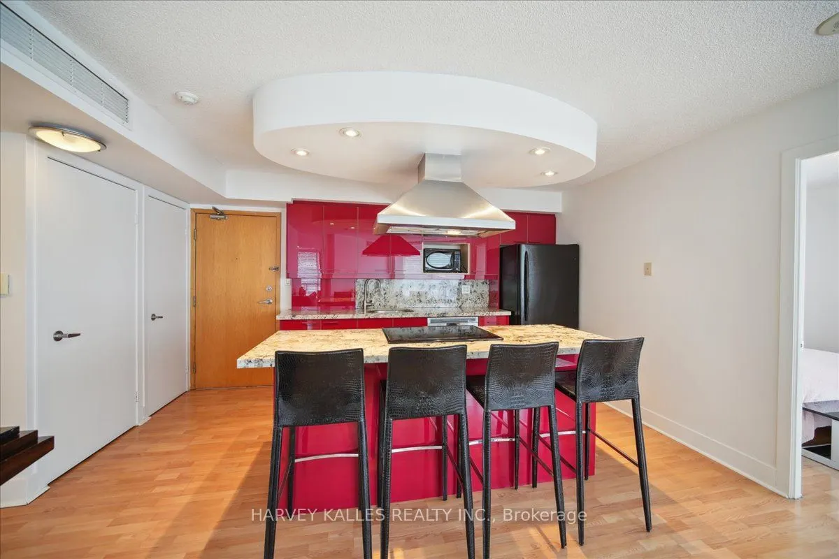 550 Queens Quay W, #809