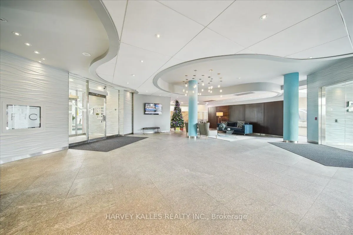 550 Queens Quay W, #809