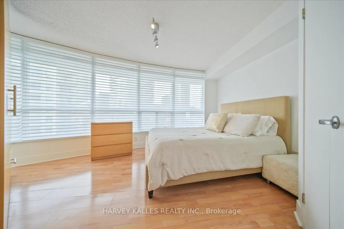 550 Queens Quay W, #809