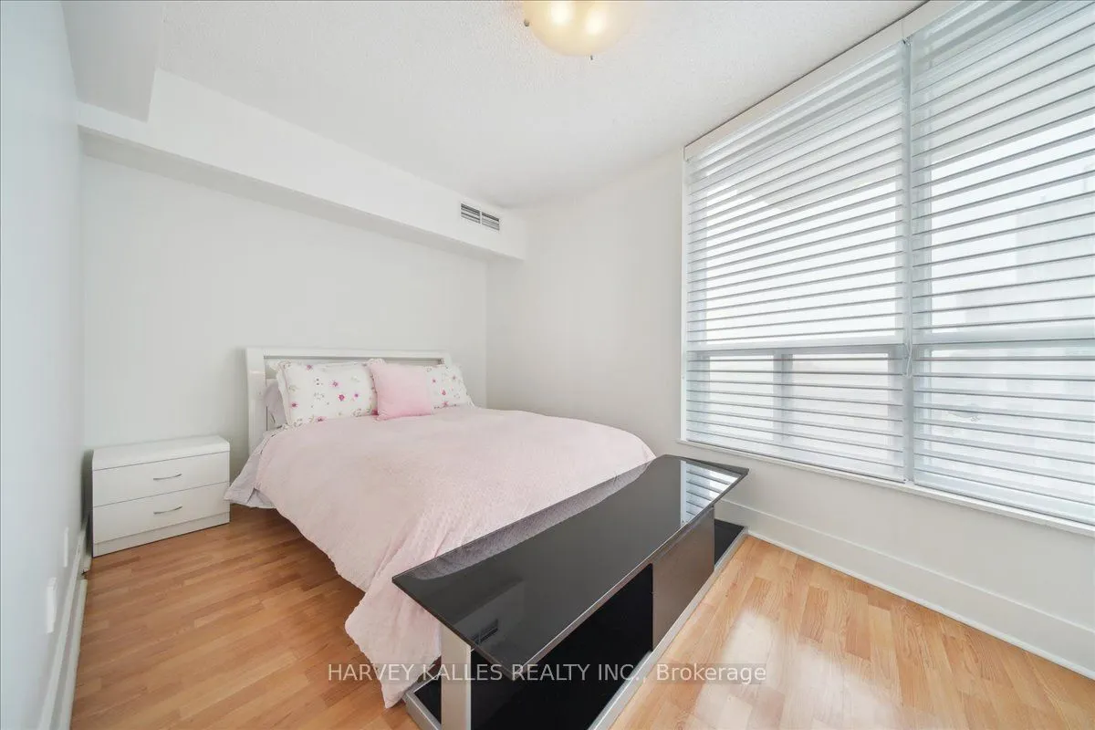 550 Queens Quay W, #809