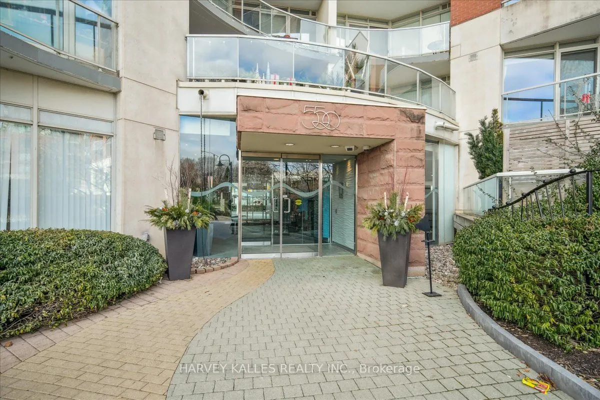 550 Queens Quay W, #809