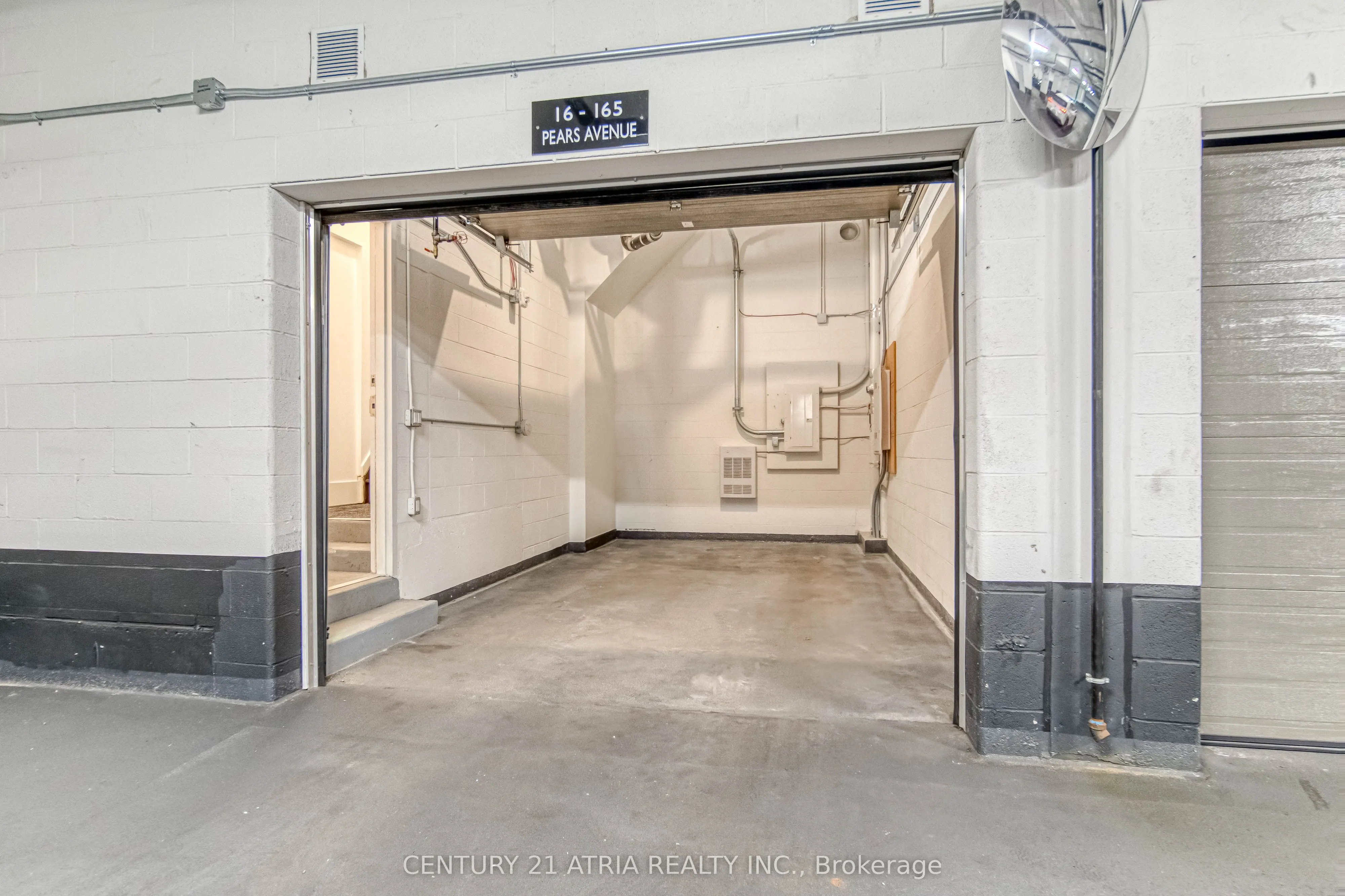165 Pears Avenue, #TH16