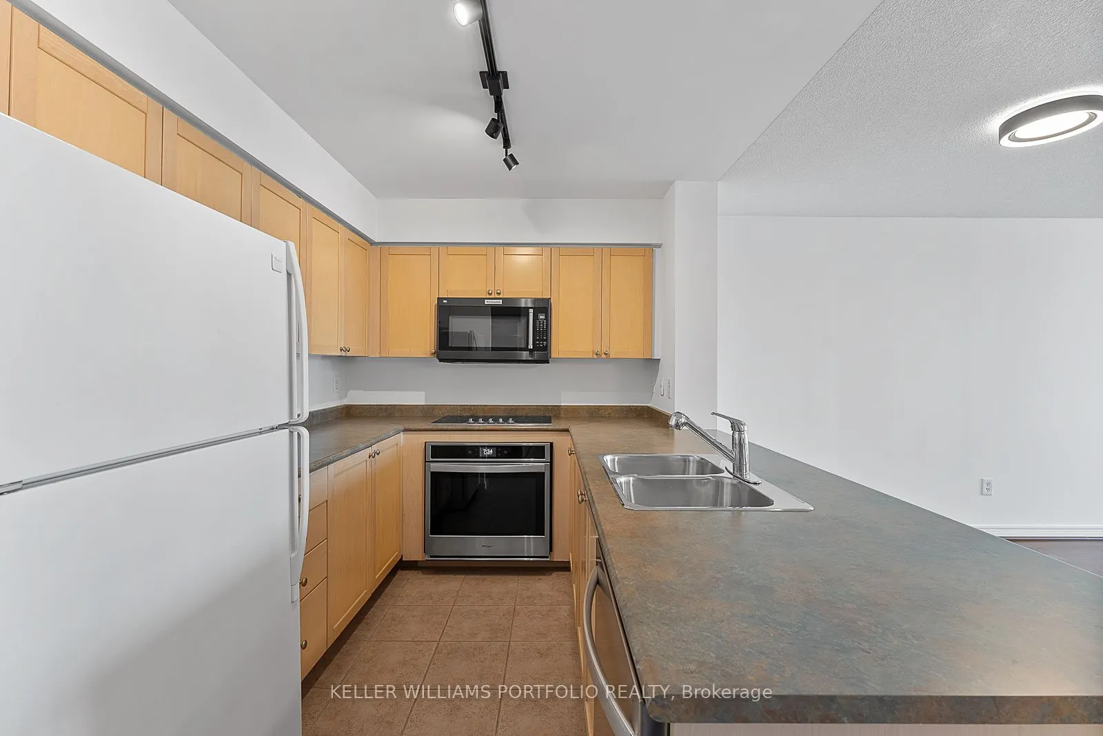 330 Adelaide Street E, #1009