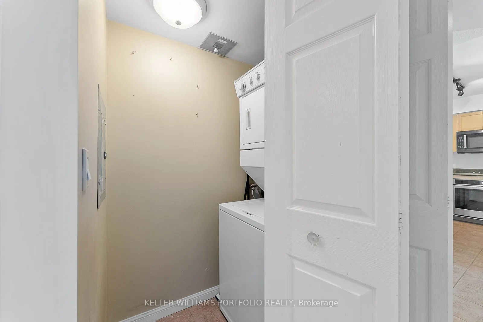 330 Adelaide Street E, #1009