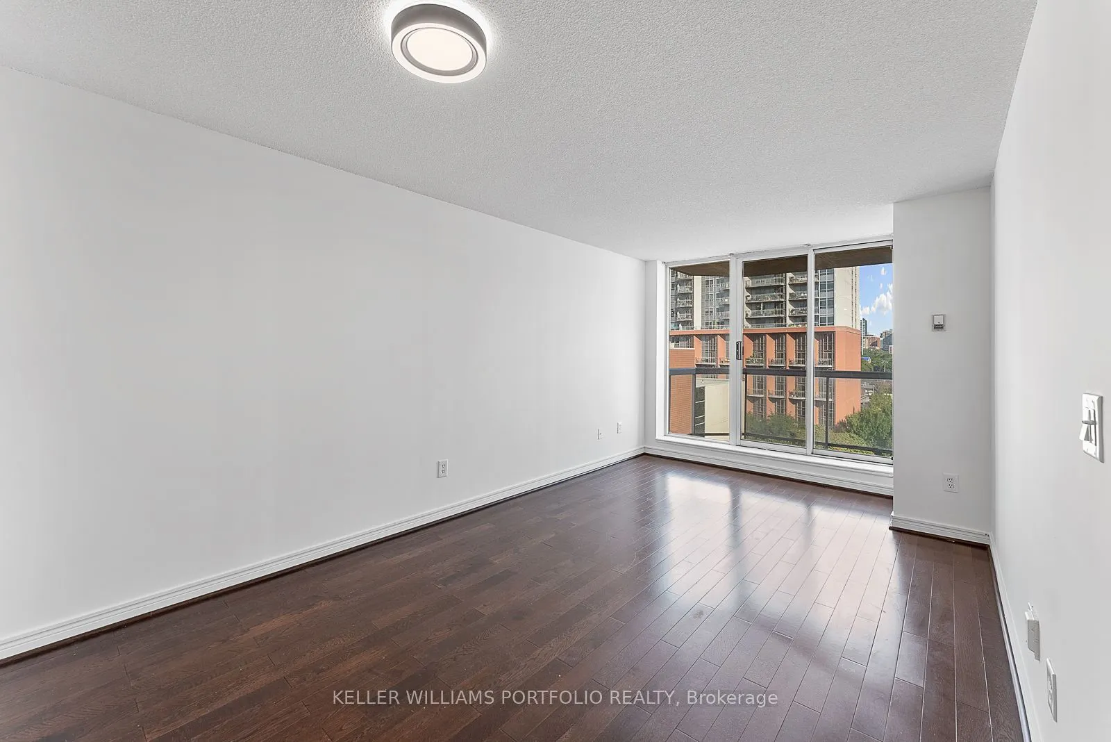 330 Adelaide Street E, #1009