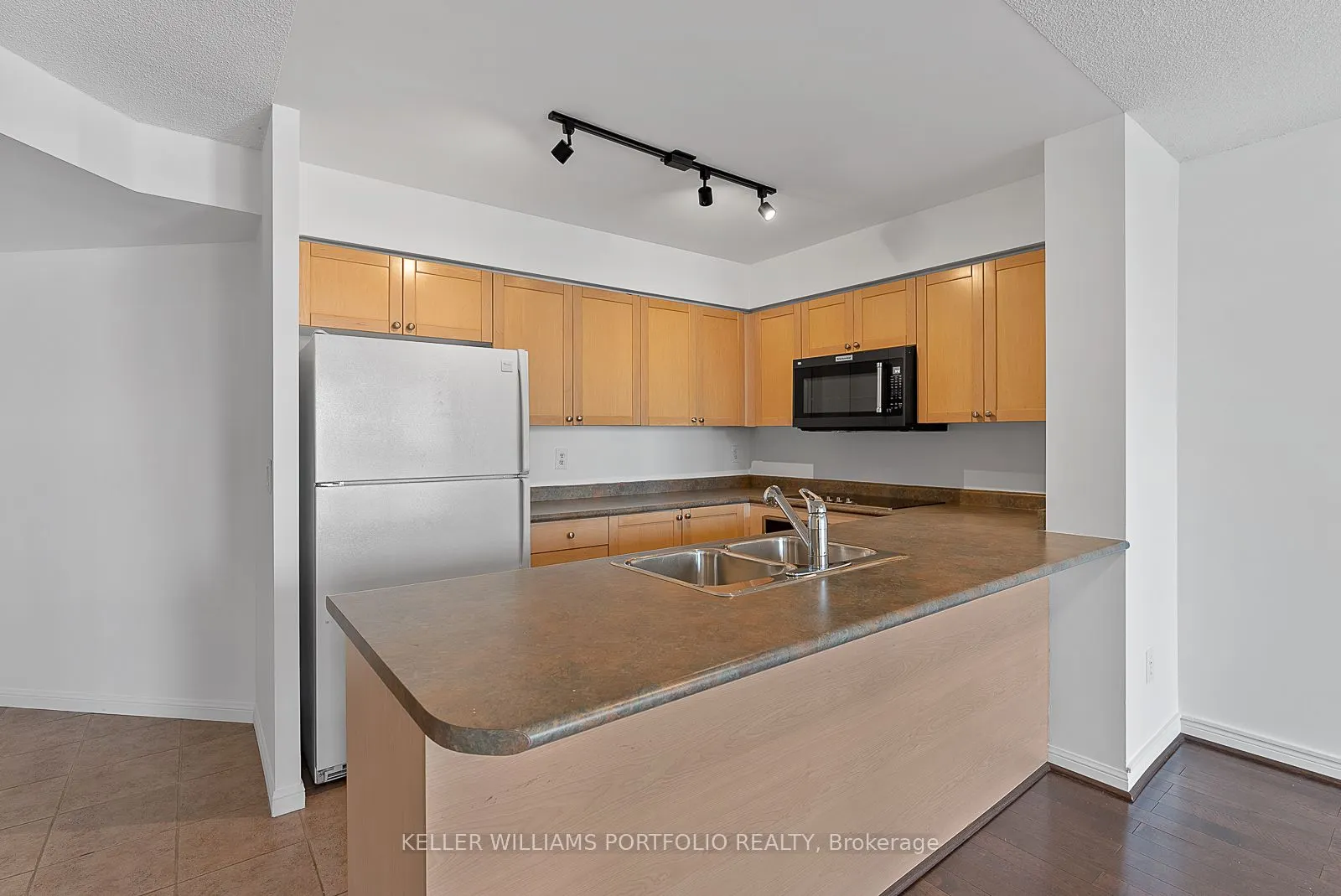 330 Adelaide Street E, #1009