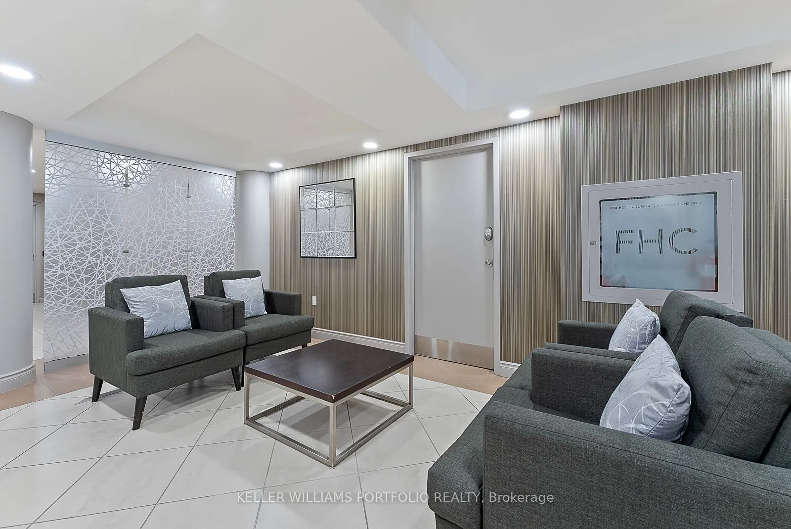 330 Adelaide Street E, #1009