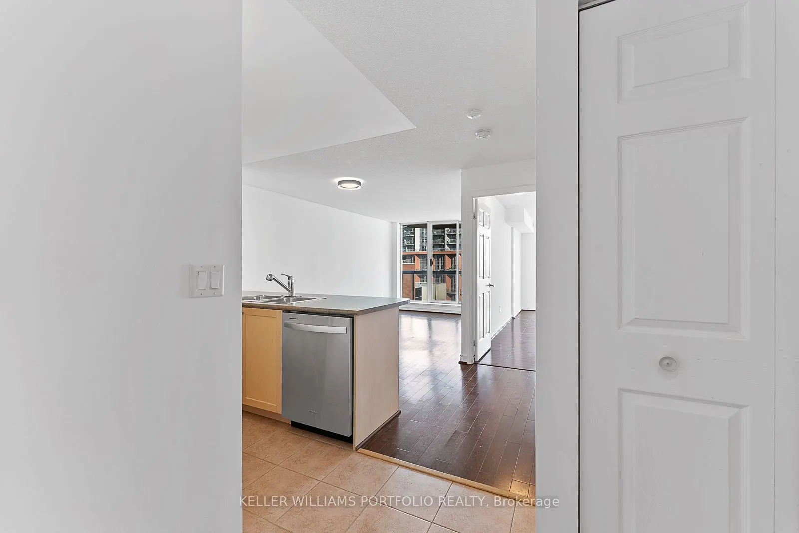 330 Adelaide Street E, #1009