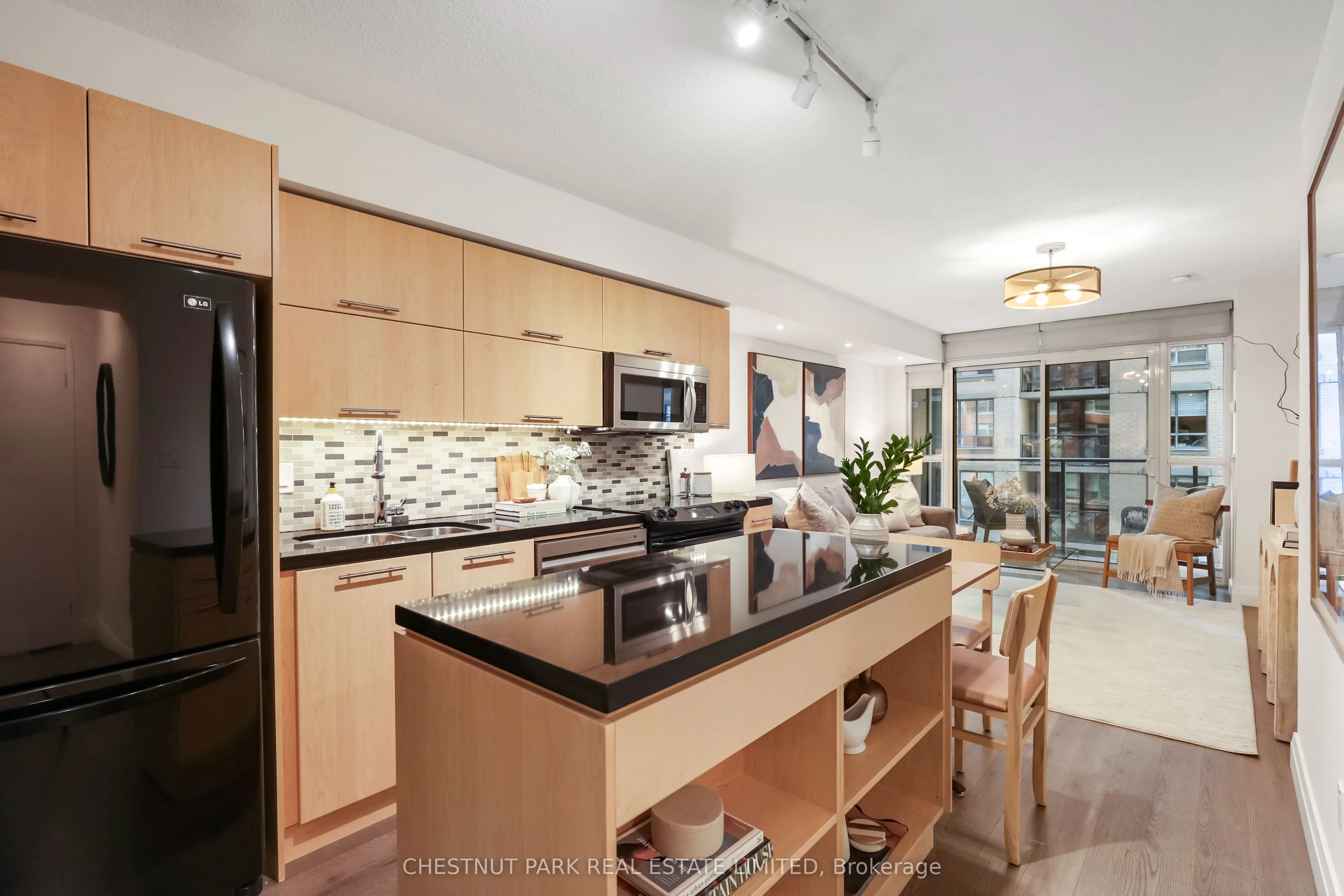 126 Simcoe Street, #507