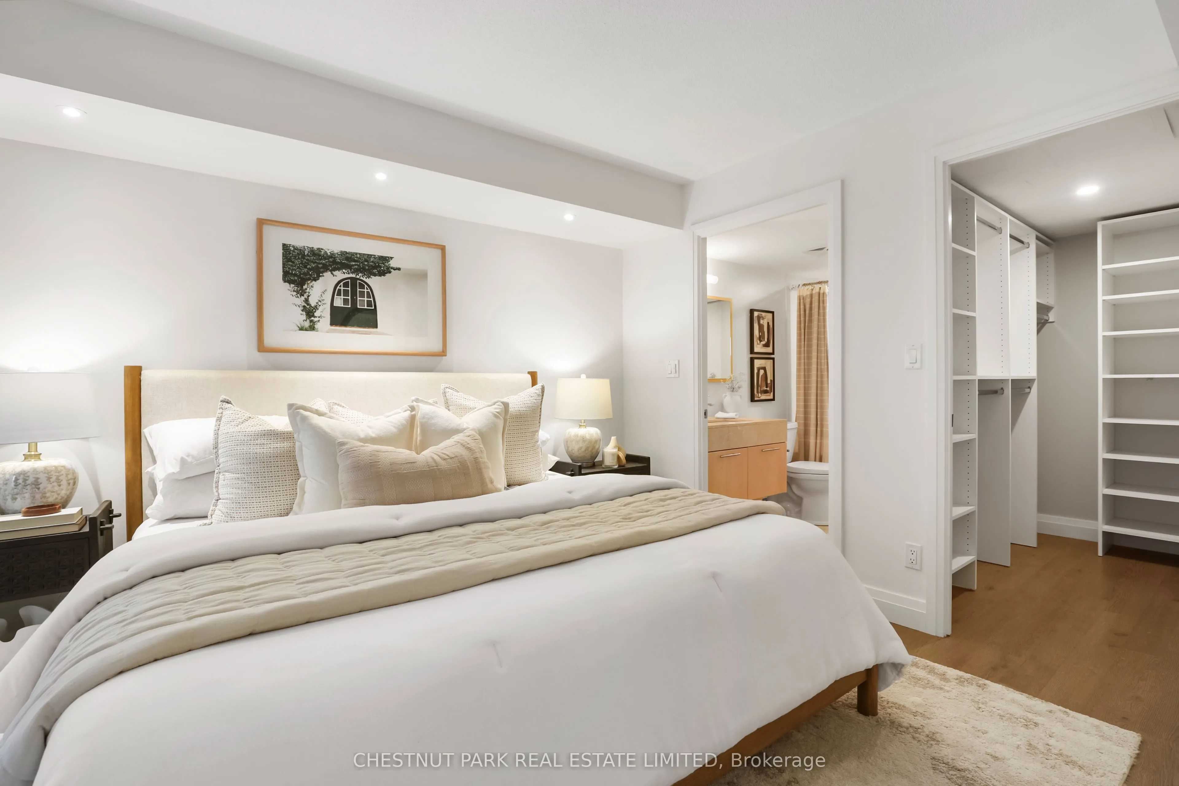 126 Simcoe Street, #507