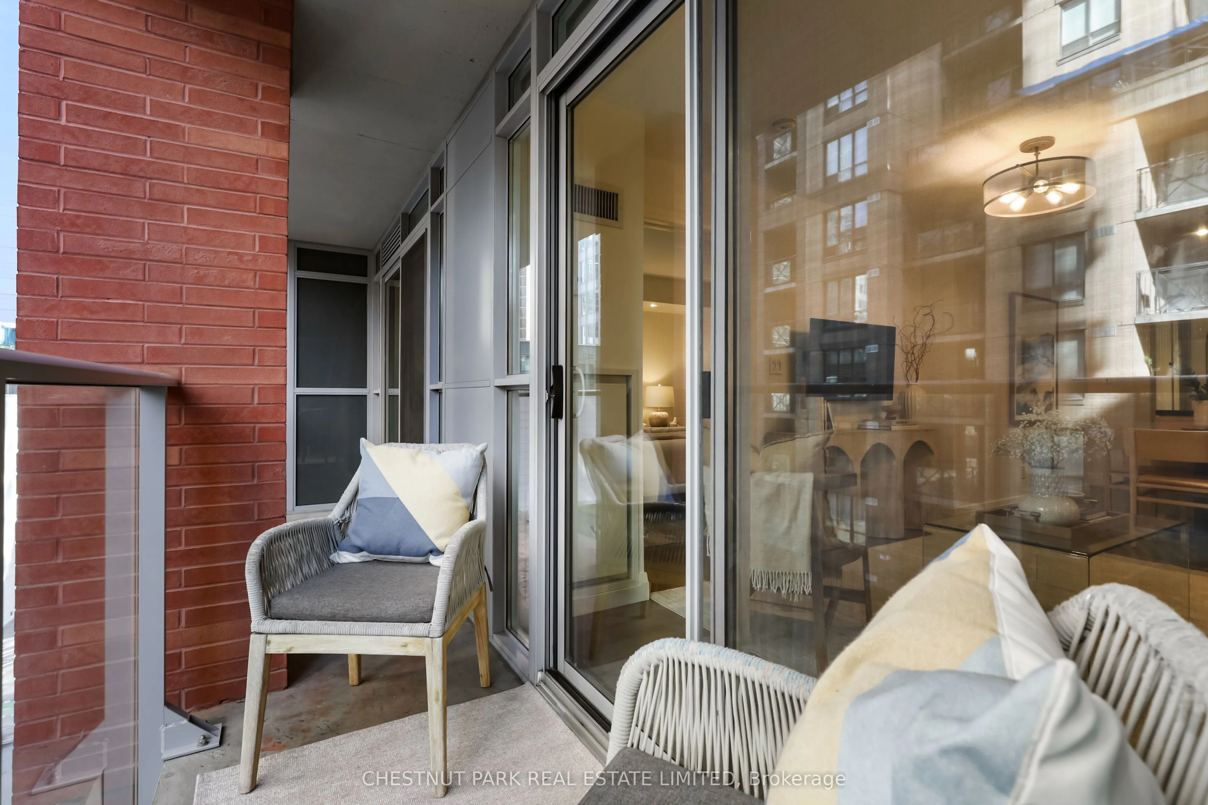 126 Simcoe Street, #507