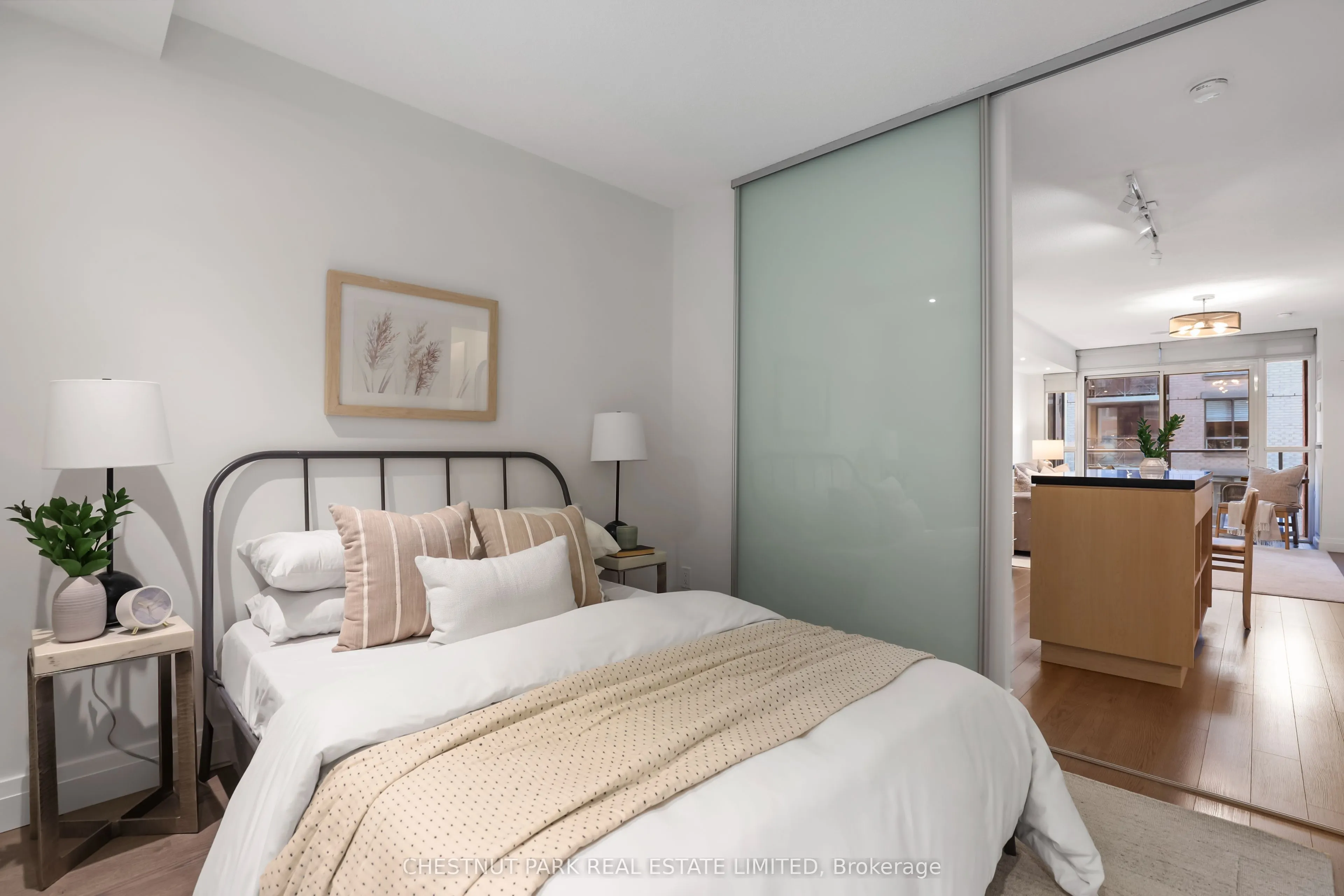 126 Simcoe Street, #507