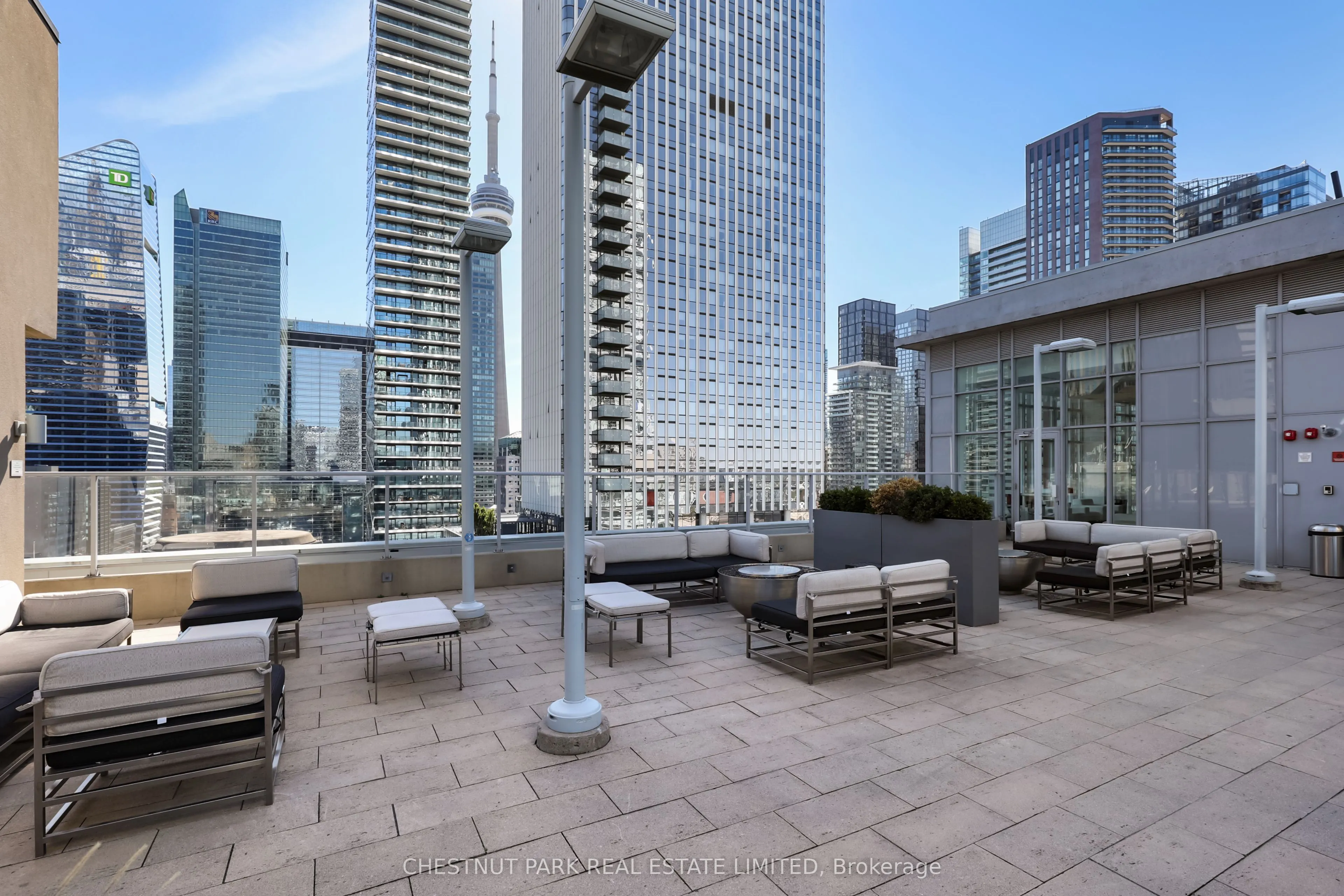 126 Simcoe Street, #507