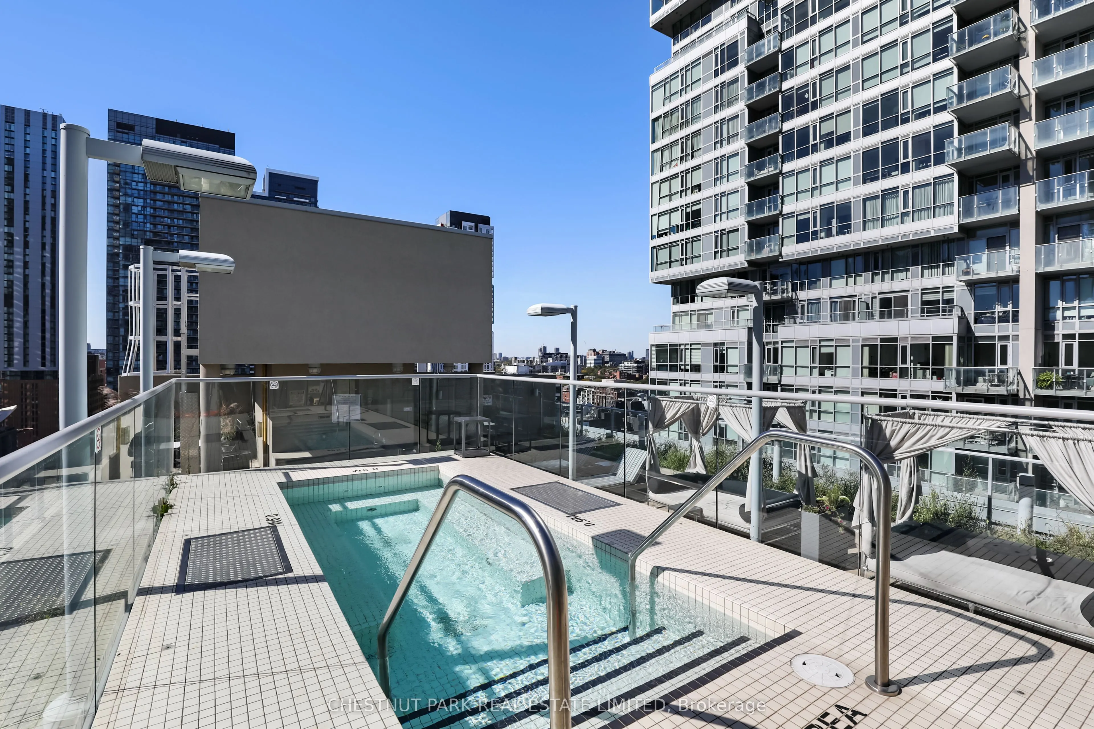 126 Simcoe Street, #507