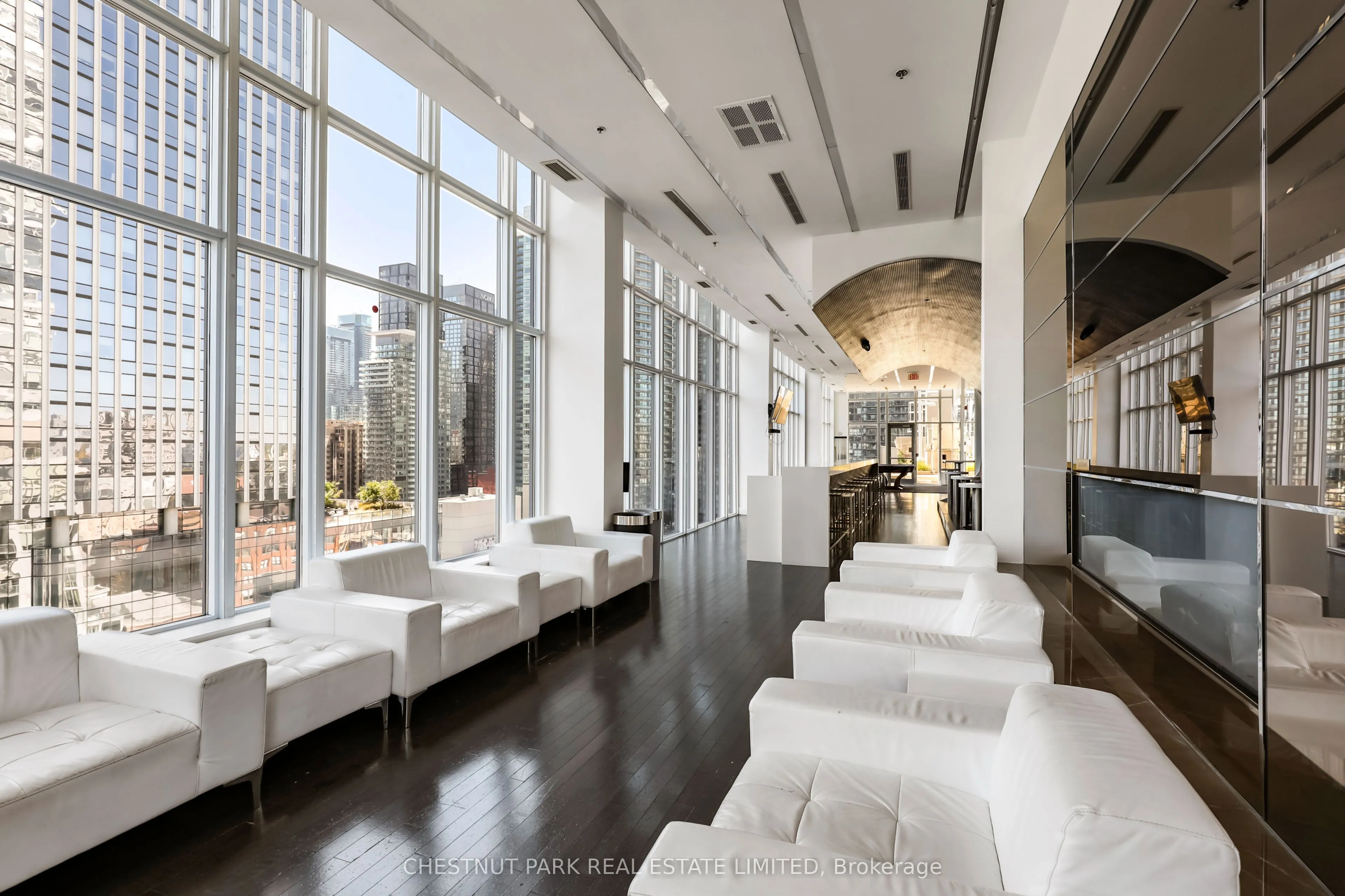 126 Simcoe Street, #507