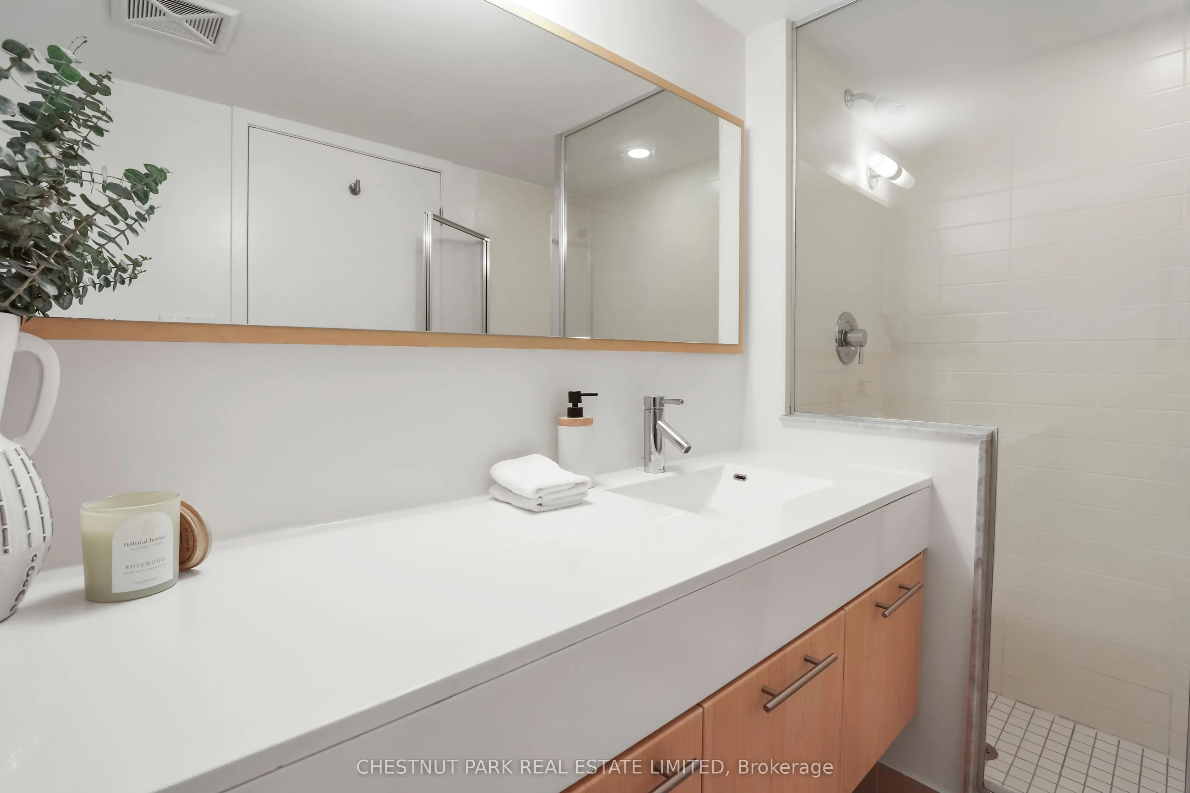 126 Simcoe Street, #507