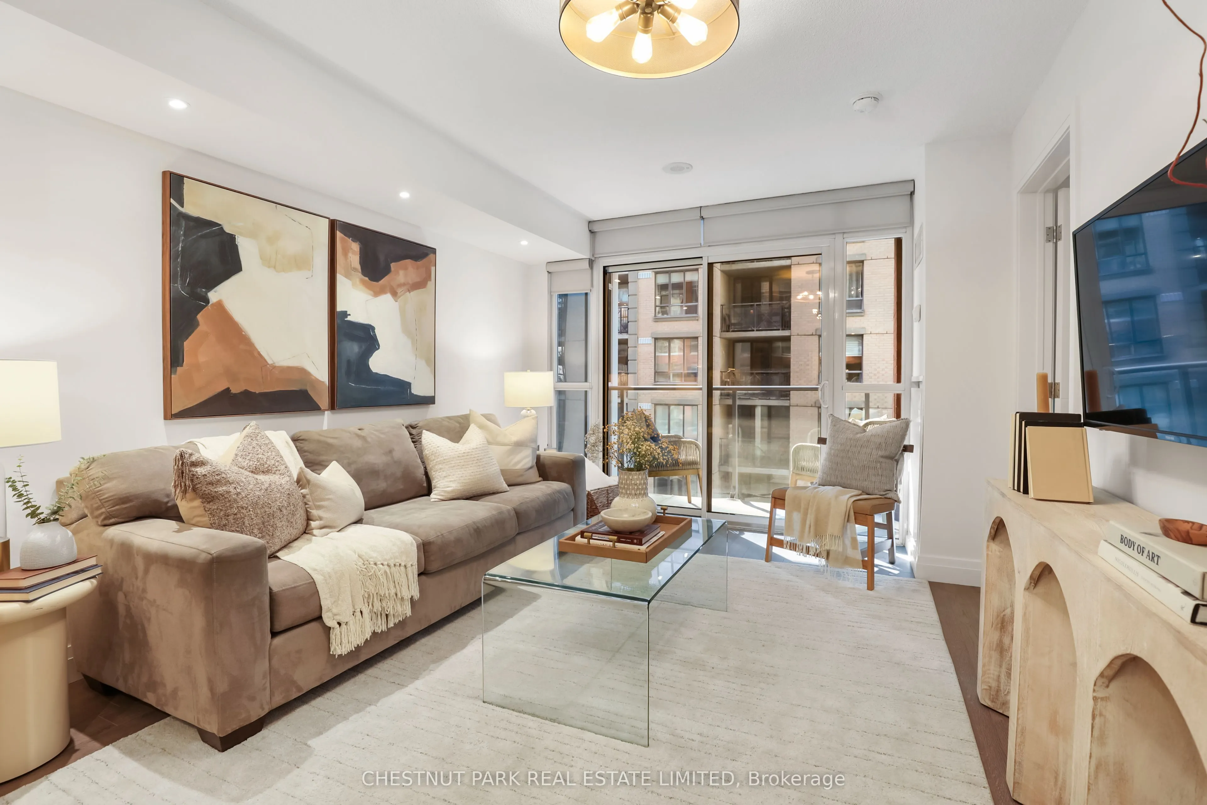 126 Simcoe Street, #507