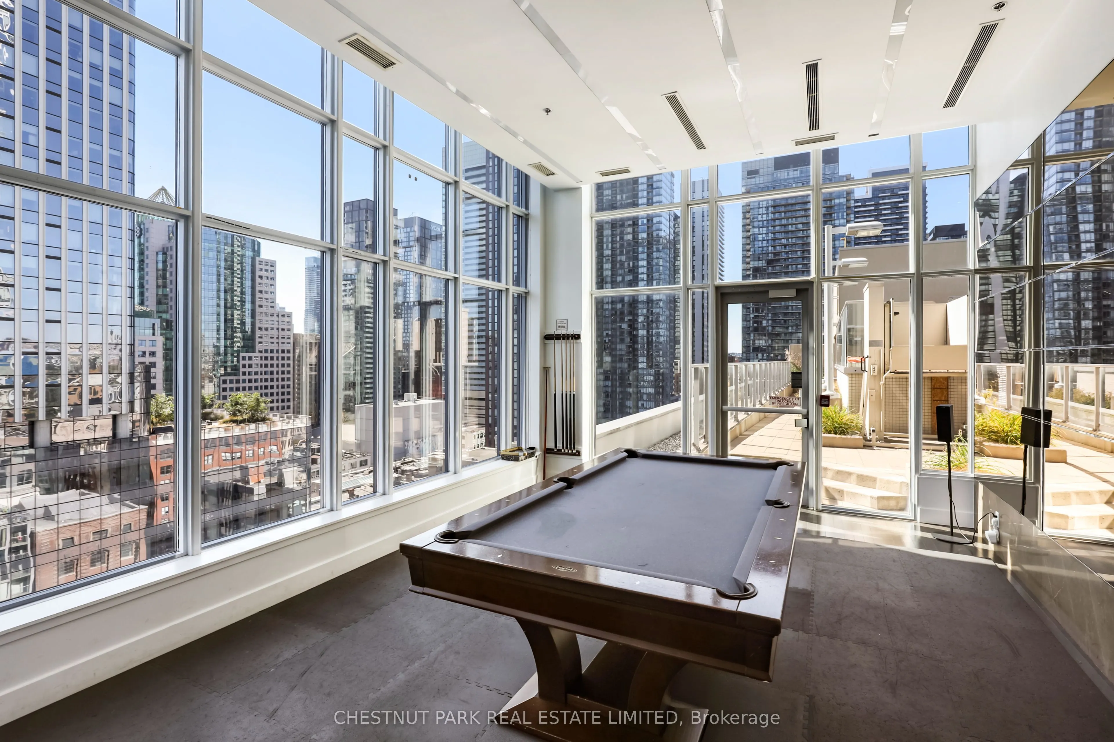 126 Simcoe Street, #507