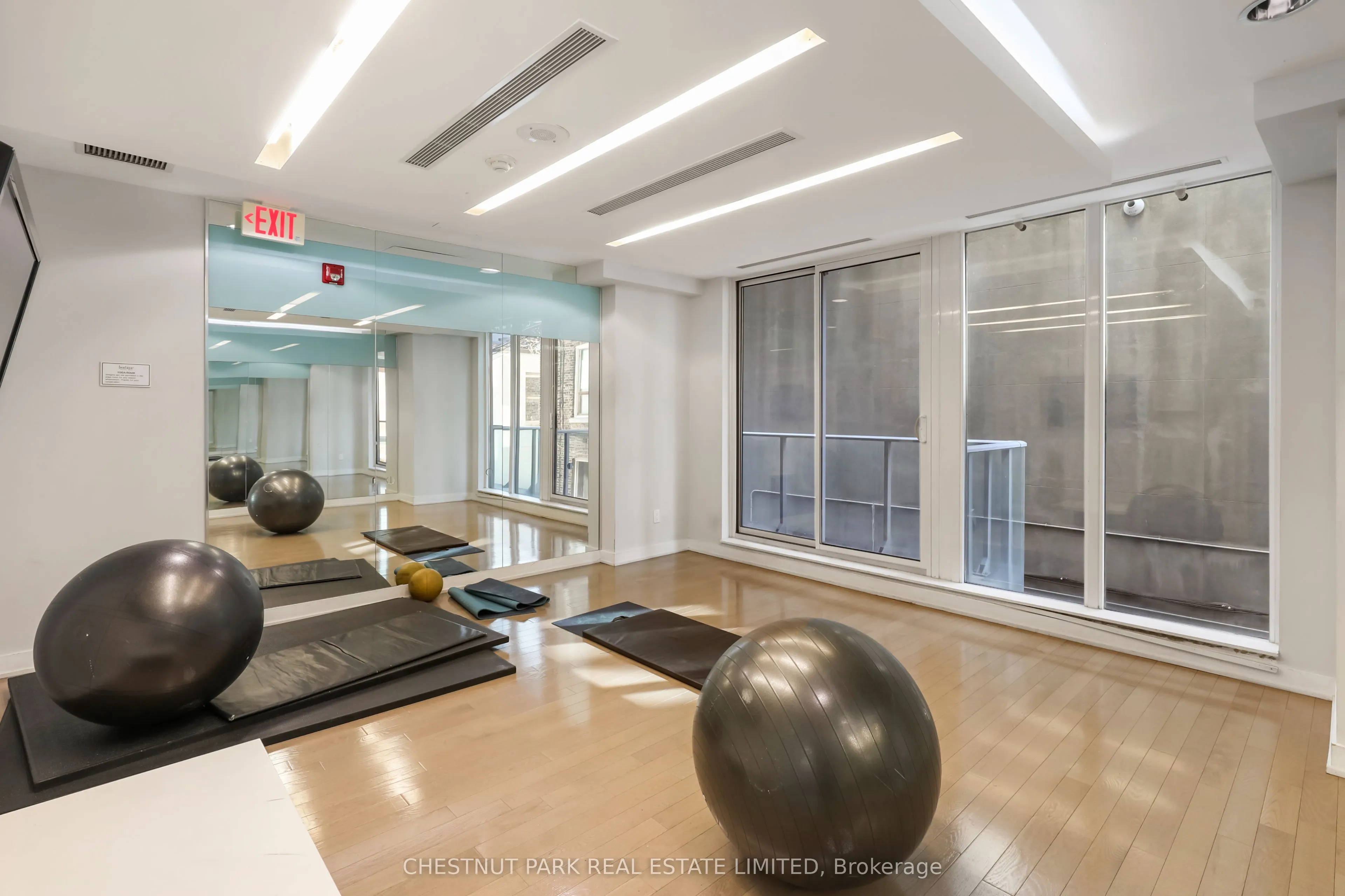 126 Simcoe Street, #507