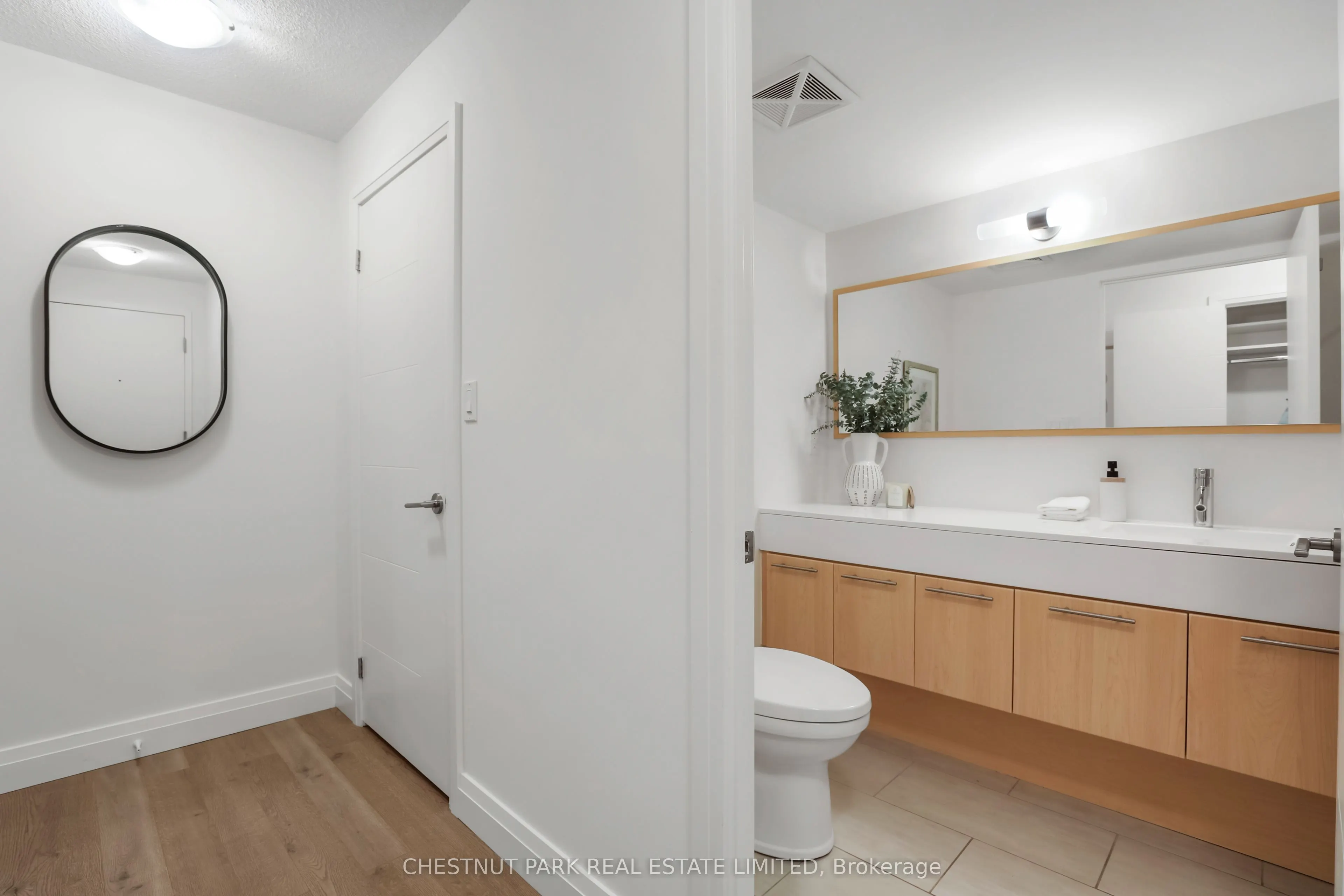 126 Simcoe Street, #507