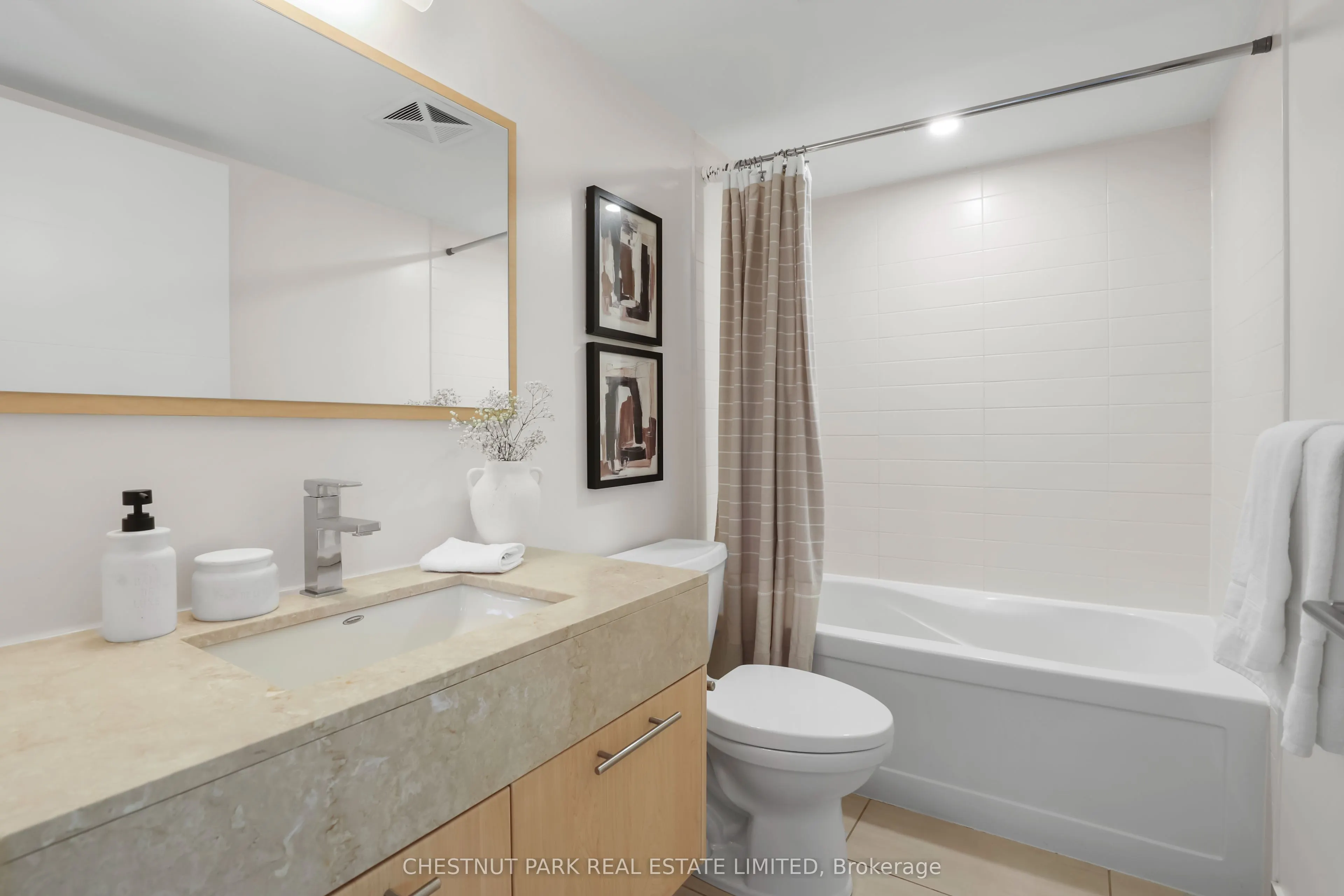 126 Simcoe Street, #507
