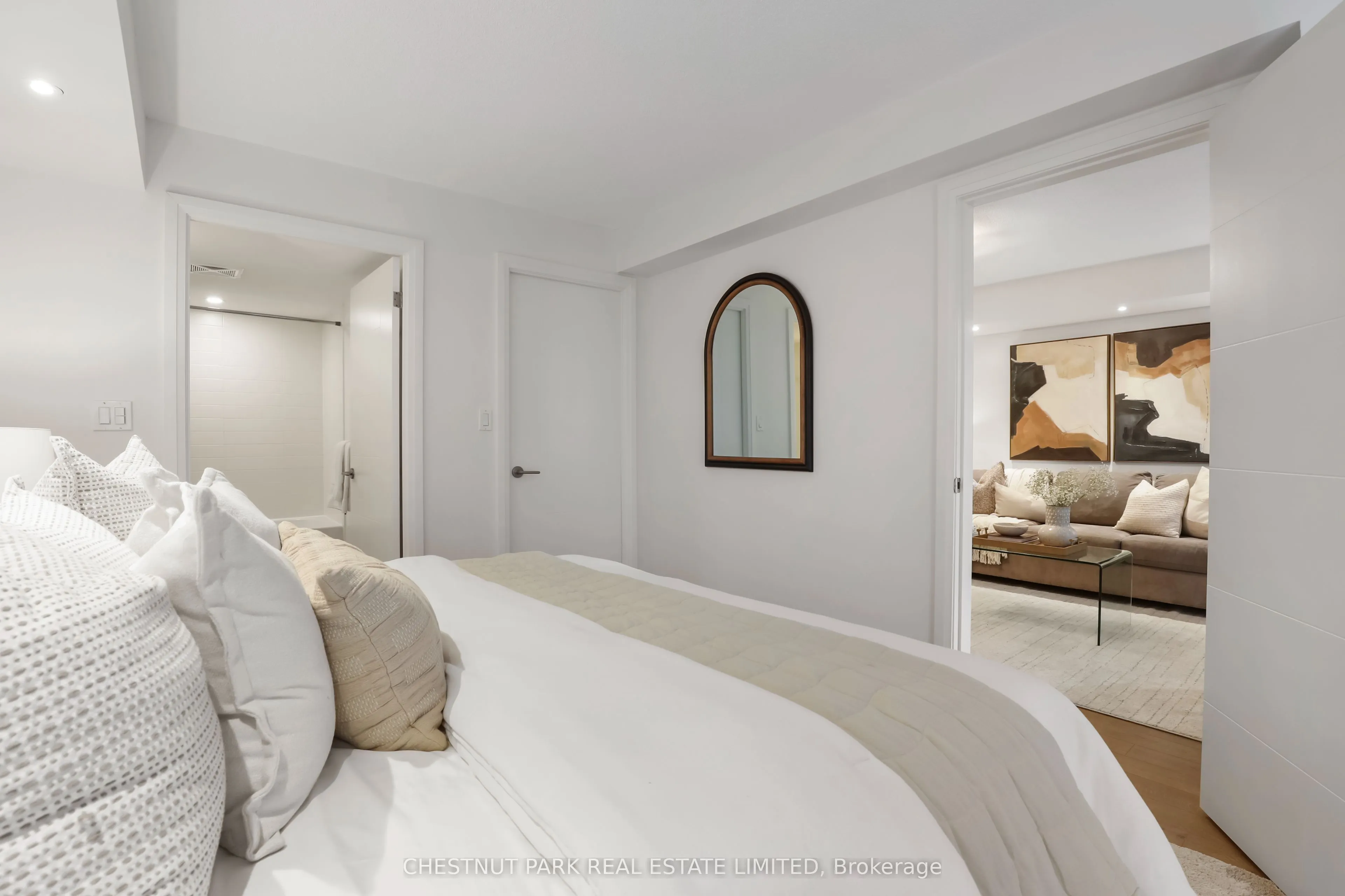 126 Simcoe Street, #507