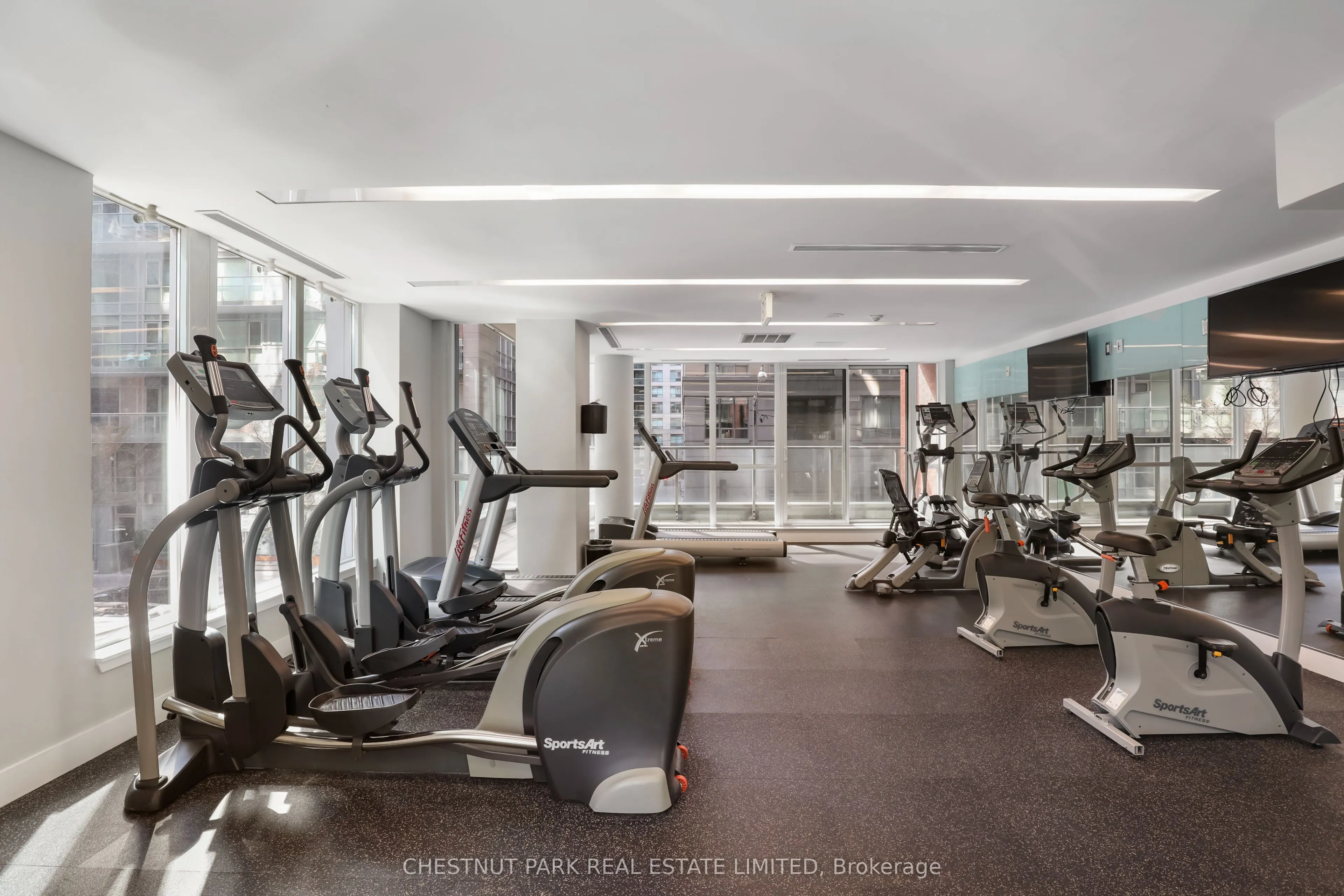 126 Simcoe Street, #507