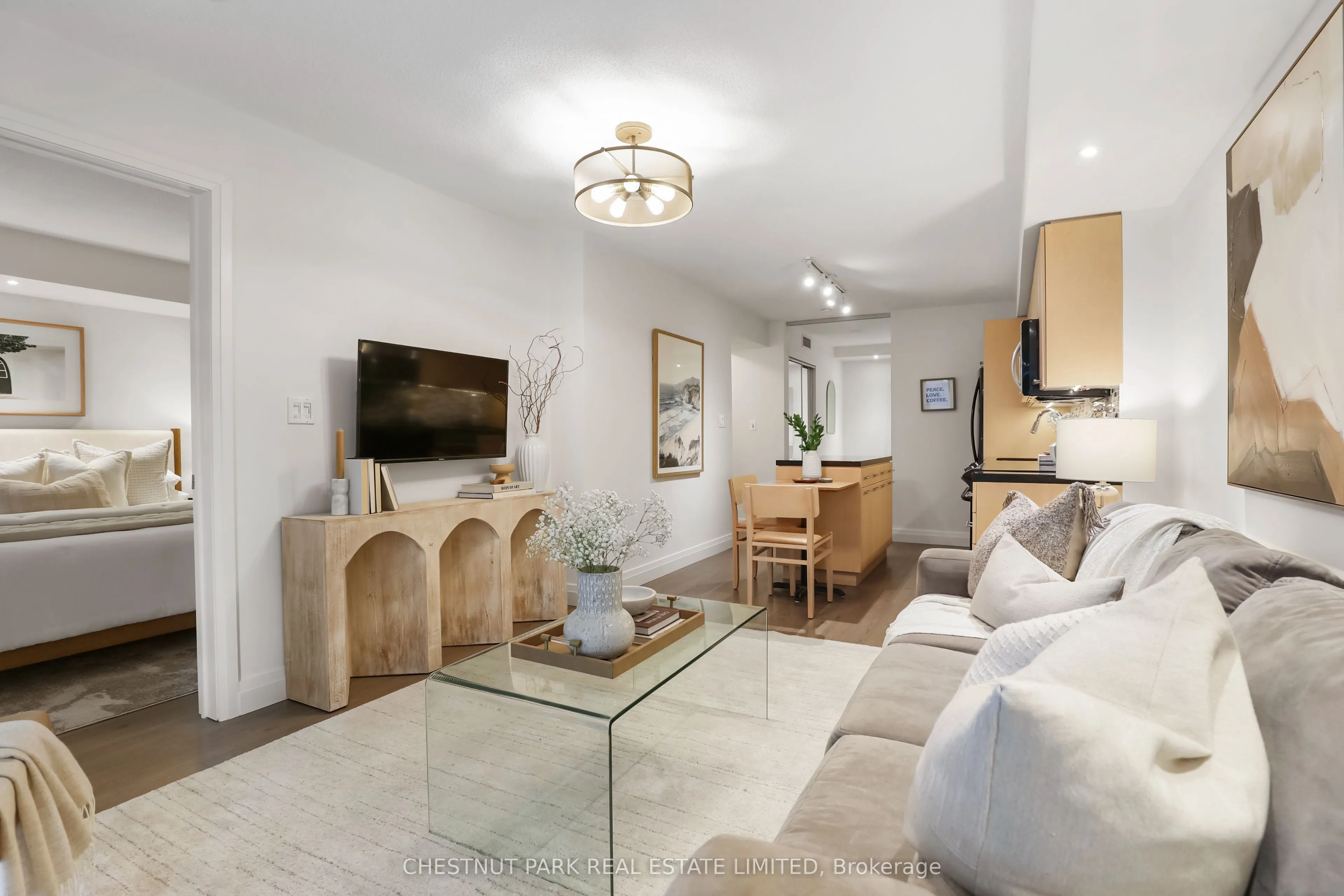 126 Simcoe Street, #507
