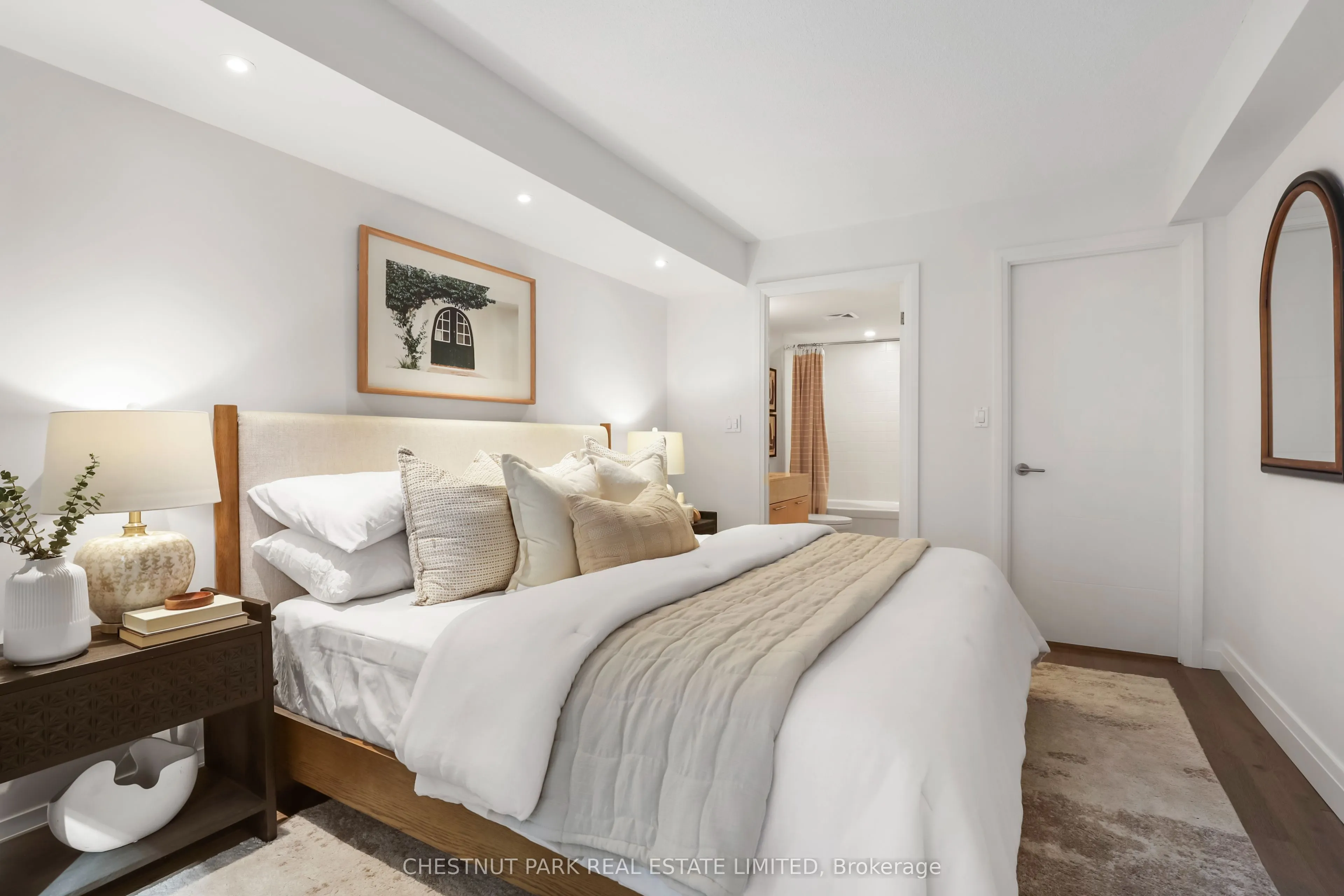 126 Simcoe Street, #507