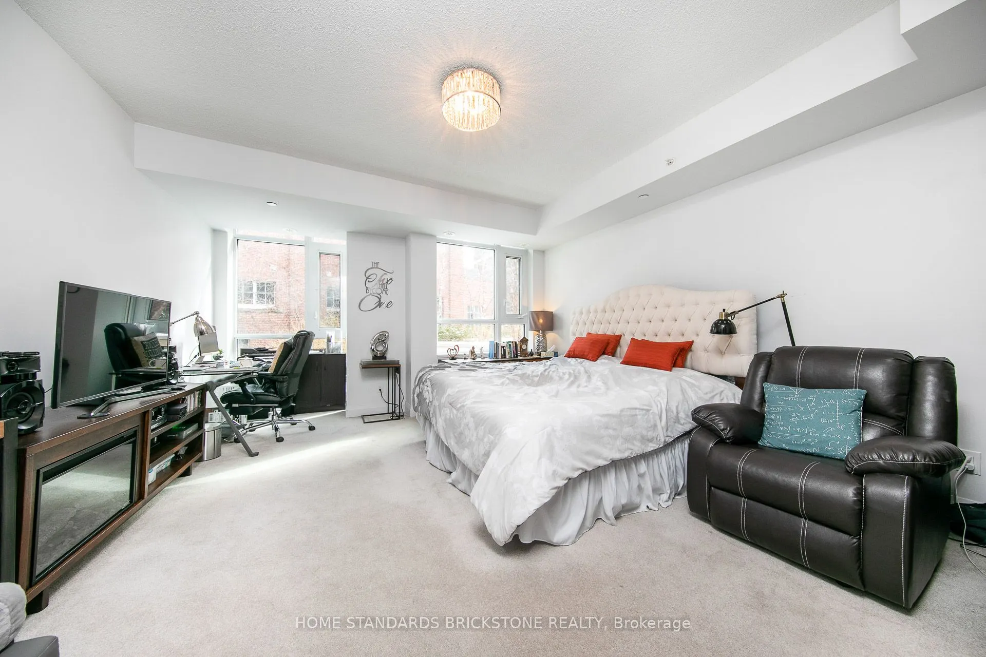 223 Duplex Avenue, #TH121