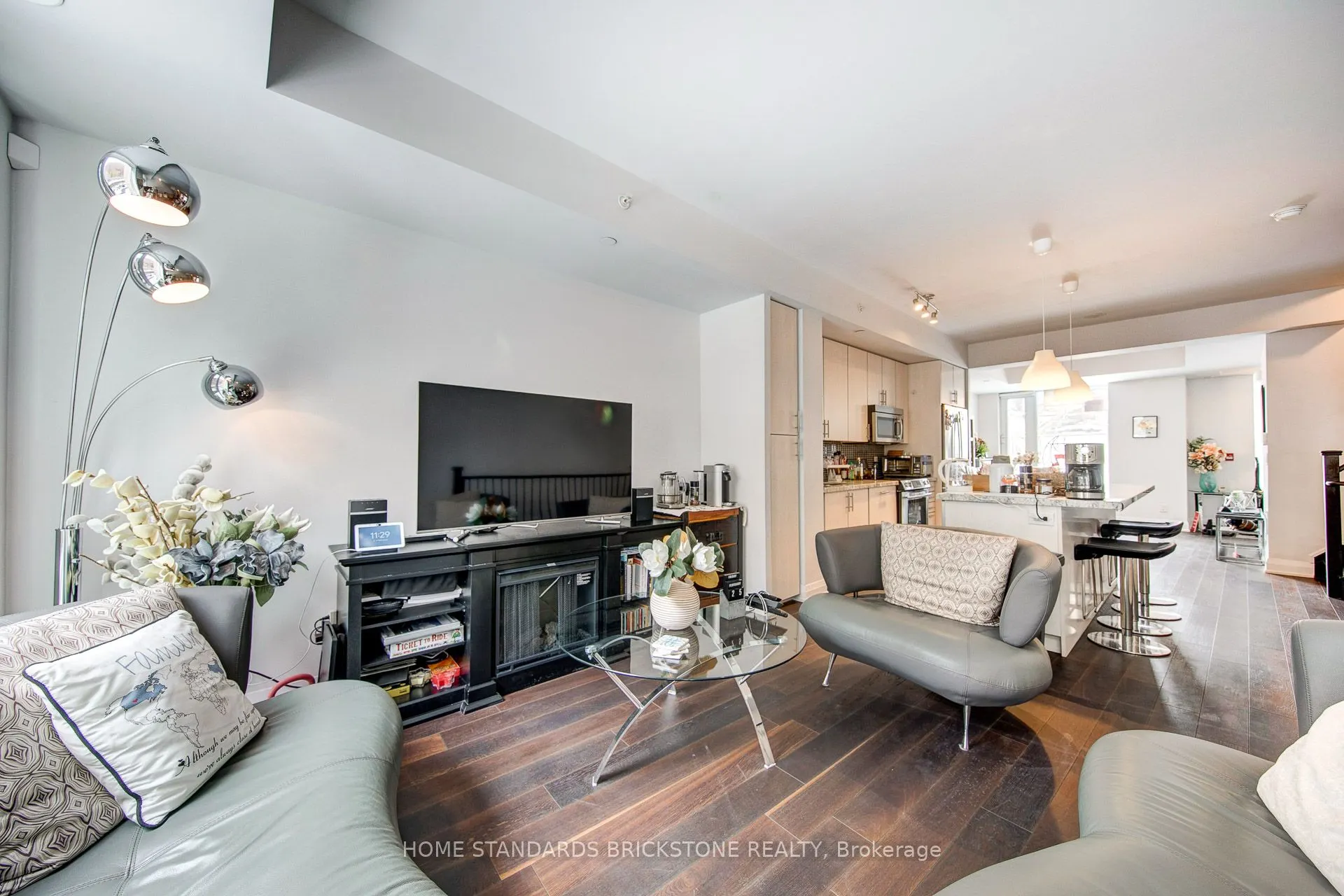 223 Duplex Avenue, #TH121