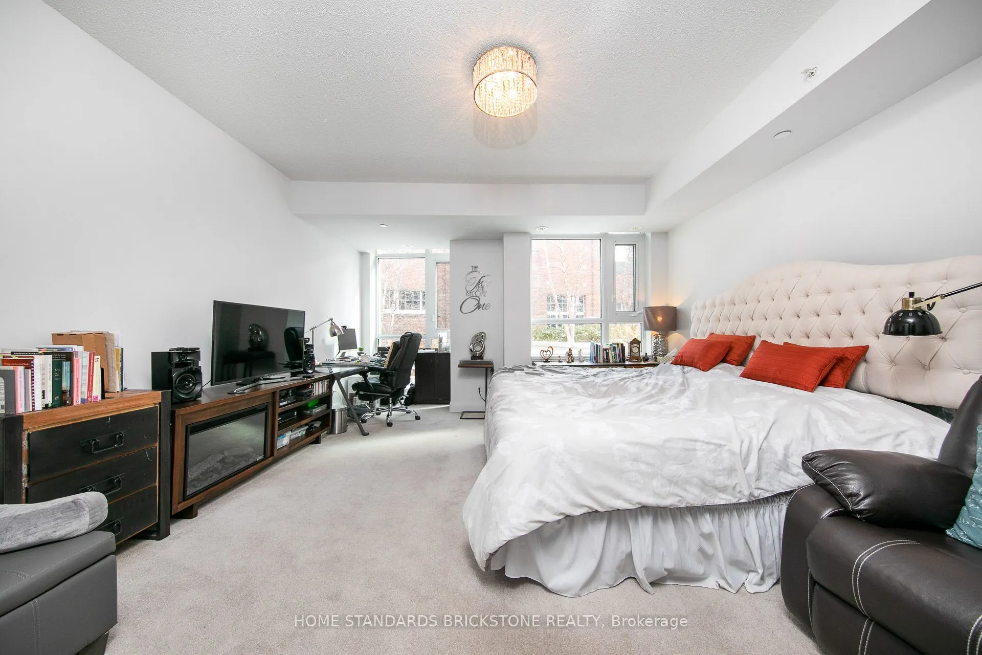223 Duplex Avenue, #TH121