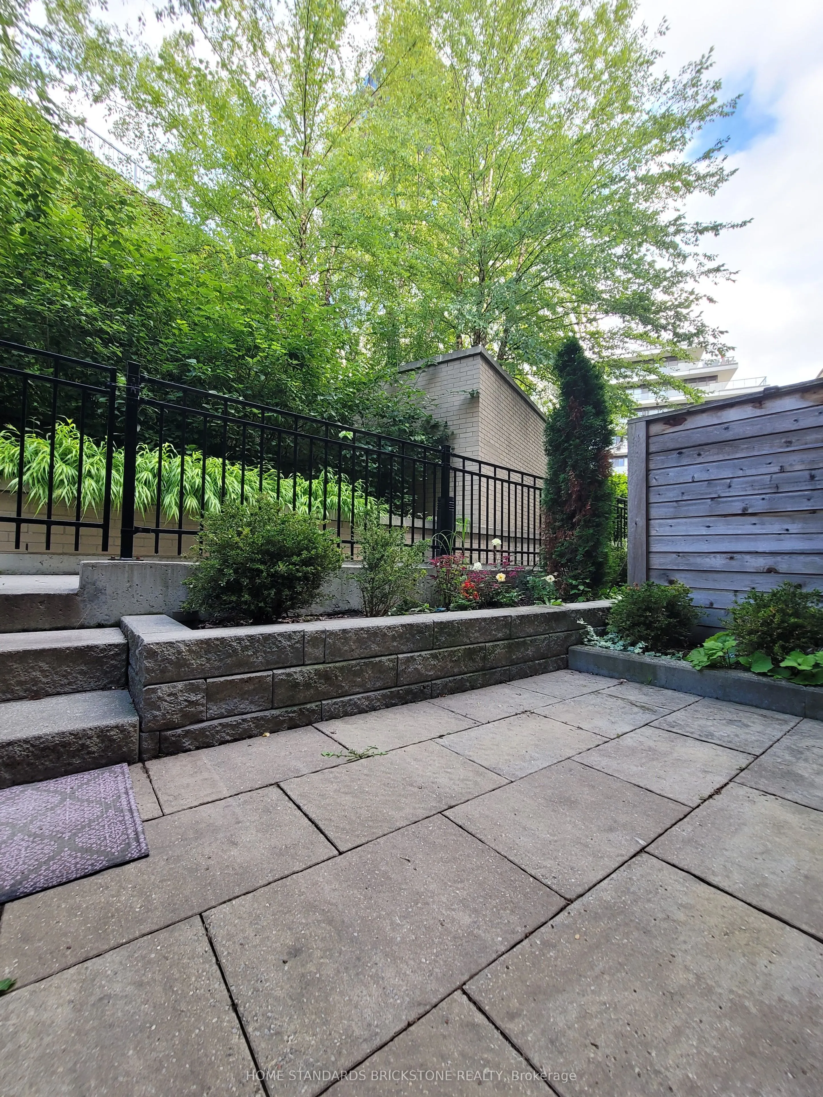 223 Duplex Avenue, #TH121