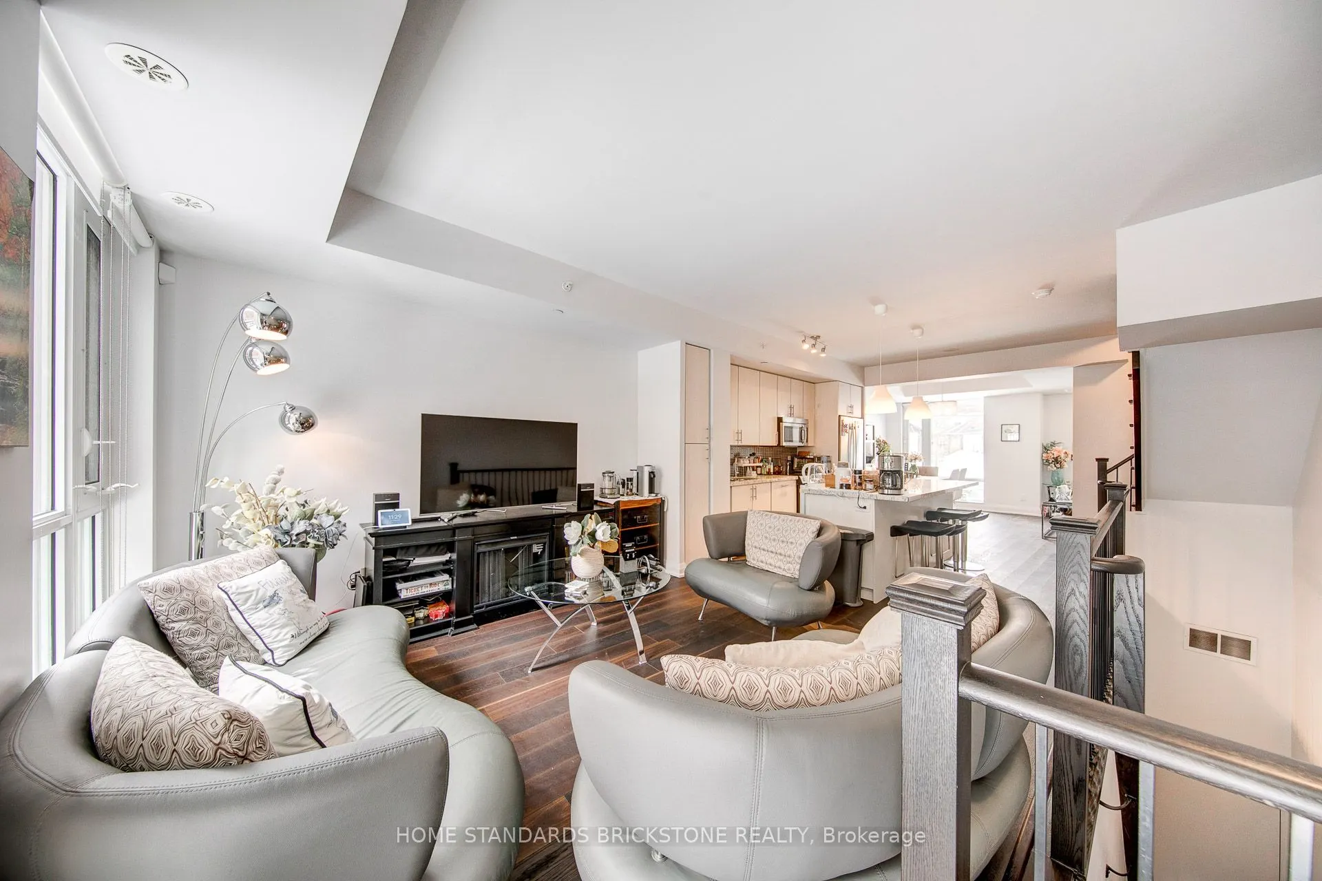 223 Duplex Avenue, #TH121